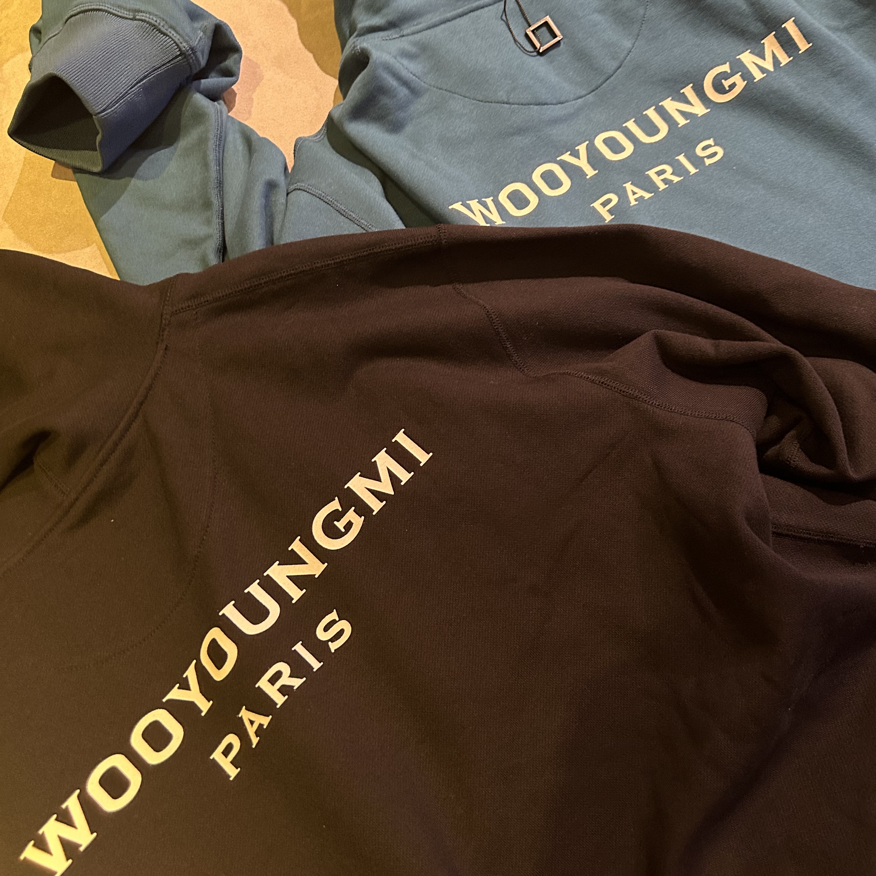 Wooyoungmi Cotton White Back Logo Hoodie Black - 22FW 착용 스타일
