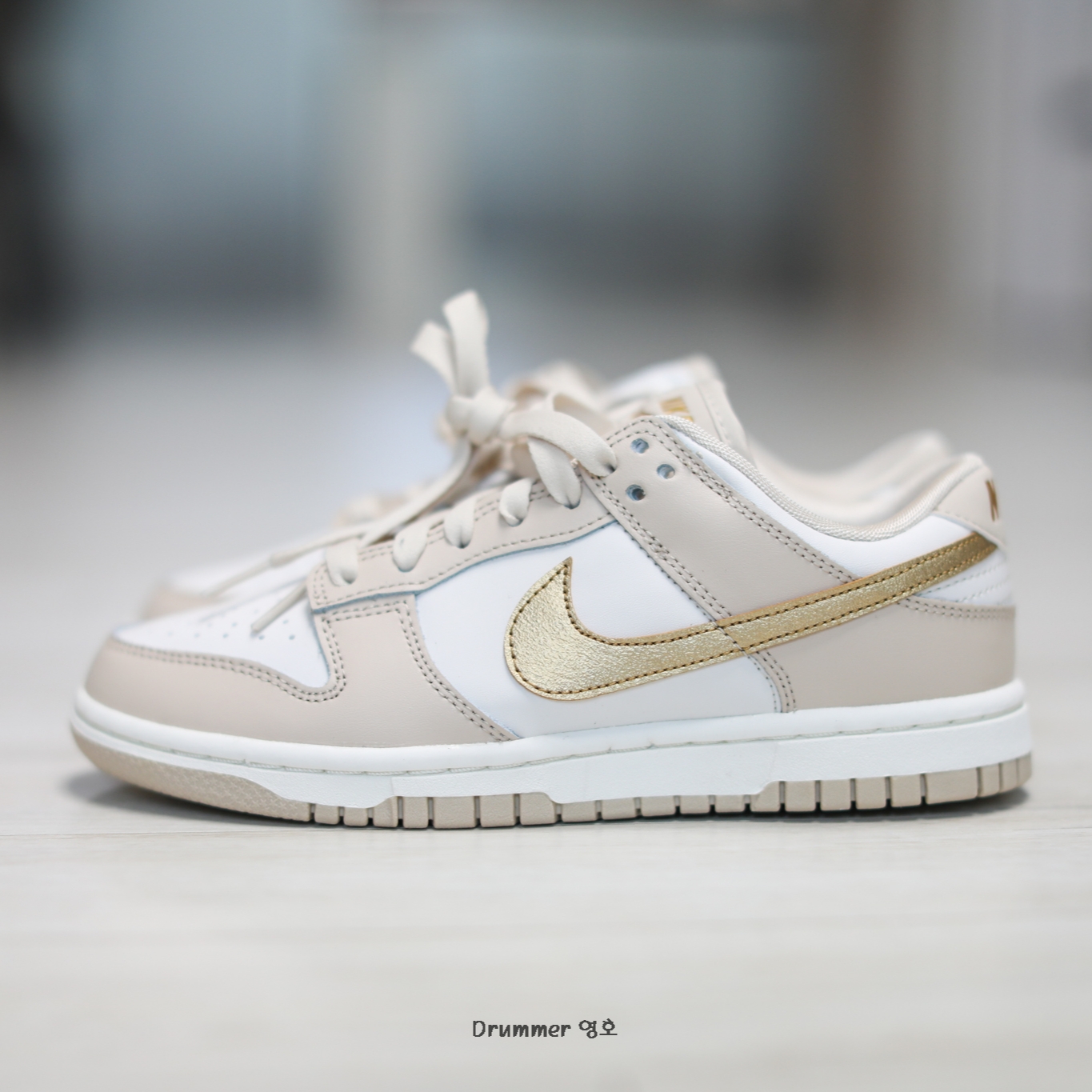 (W) Nike Dunk Low Sanddrift Metallic Gold 착용 스타일