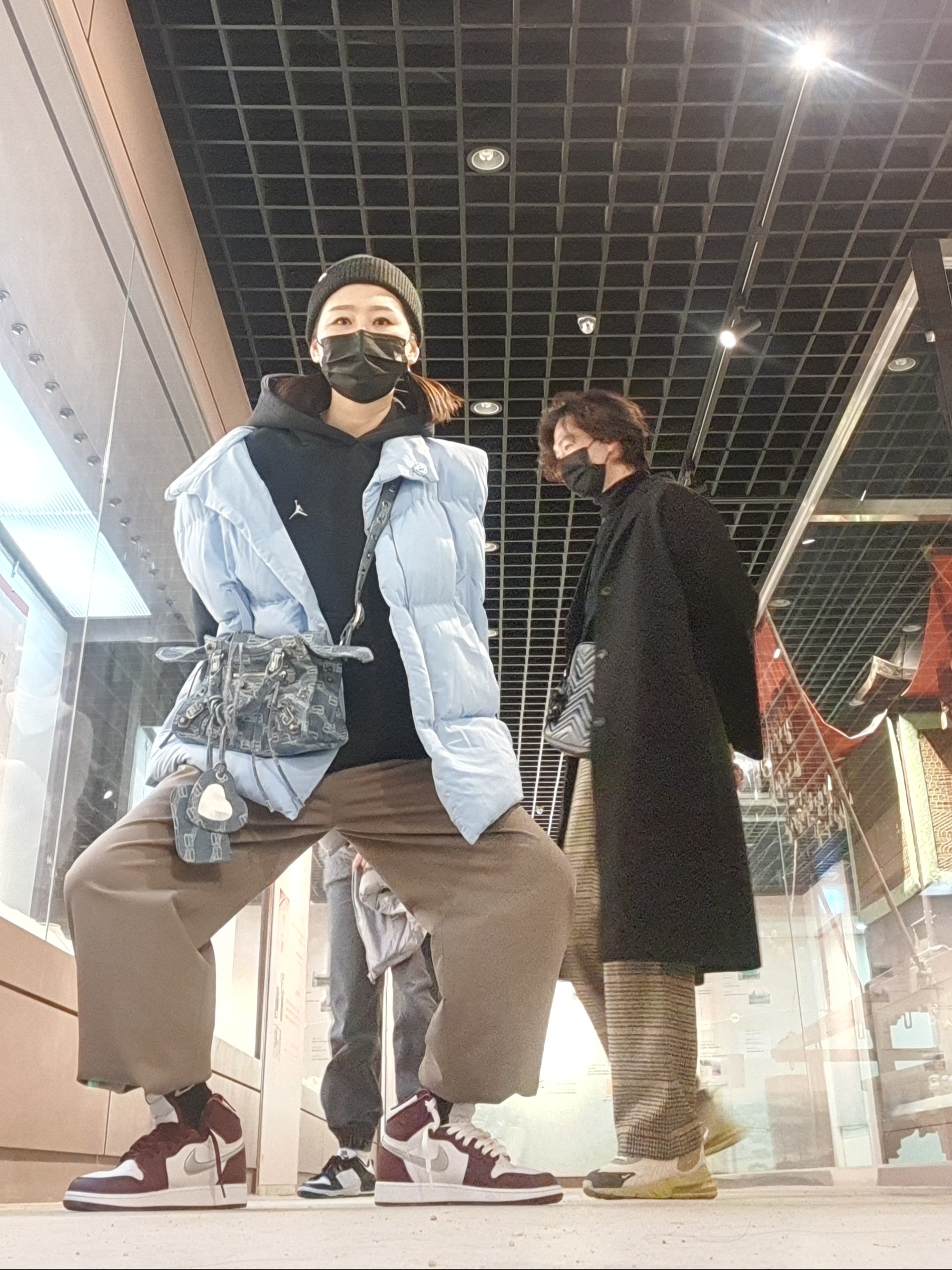 (GS) Jordan 1 Retro High OG Bordeaux, Nike x Travis Scott Air Max 270 React Cactus Trails 착용 스타일 - 1