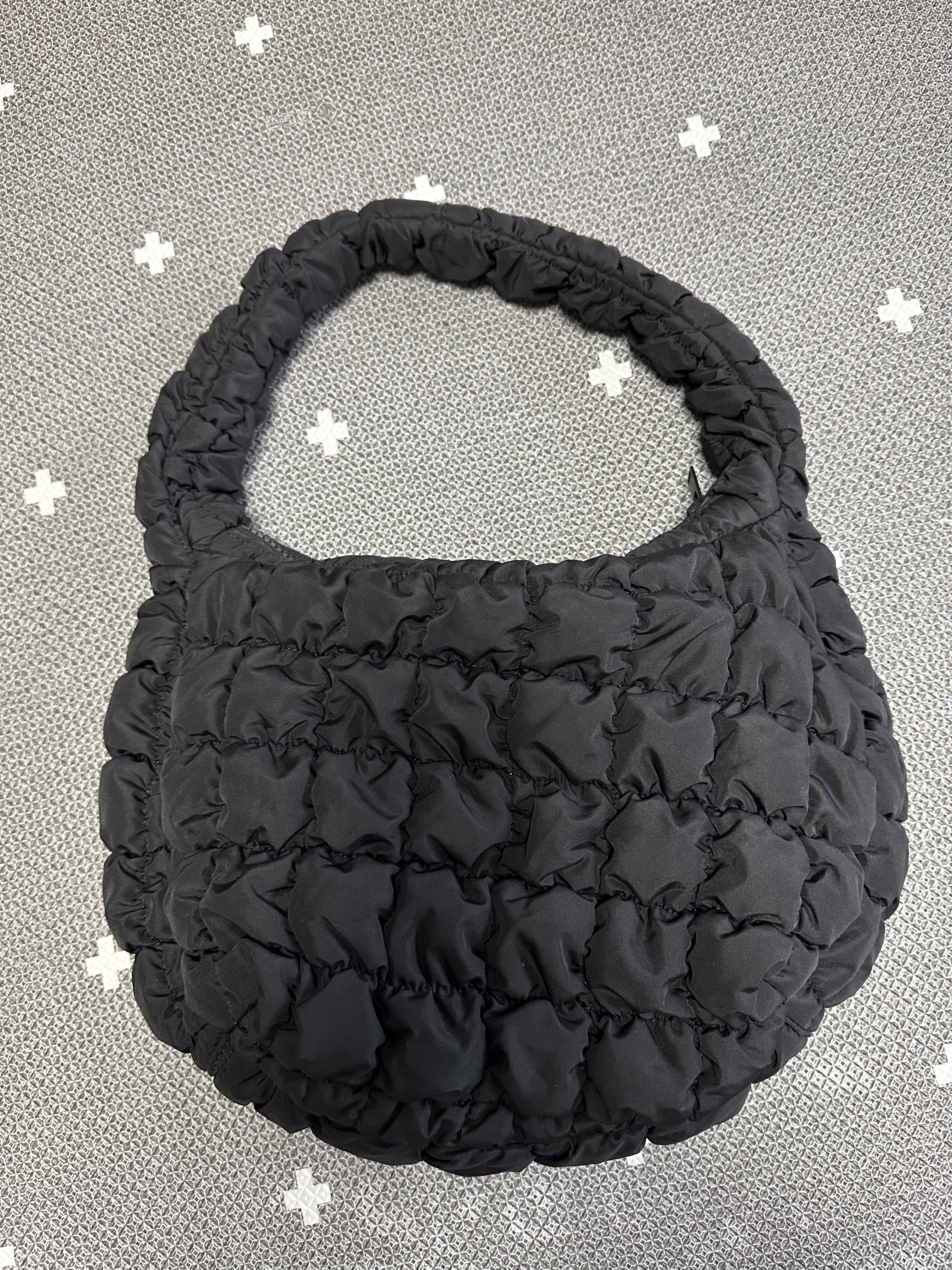 COS Quilted Mini Bag Black 착용 스타일
