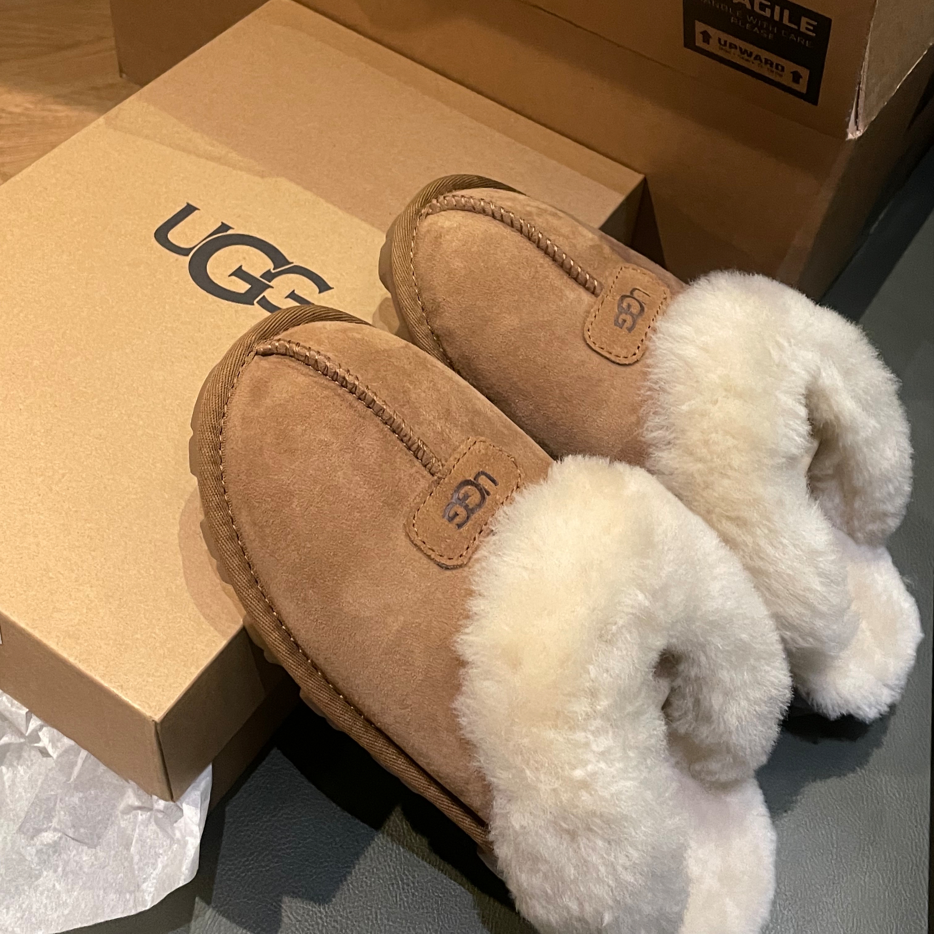 (W) UGG Coquette Slipper Chestnut 착용 스타일