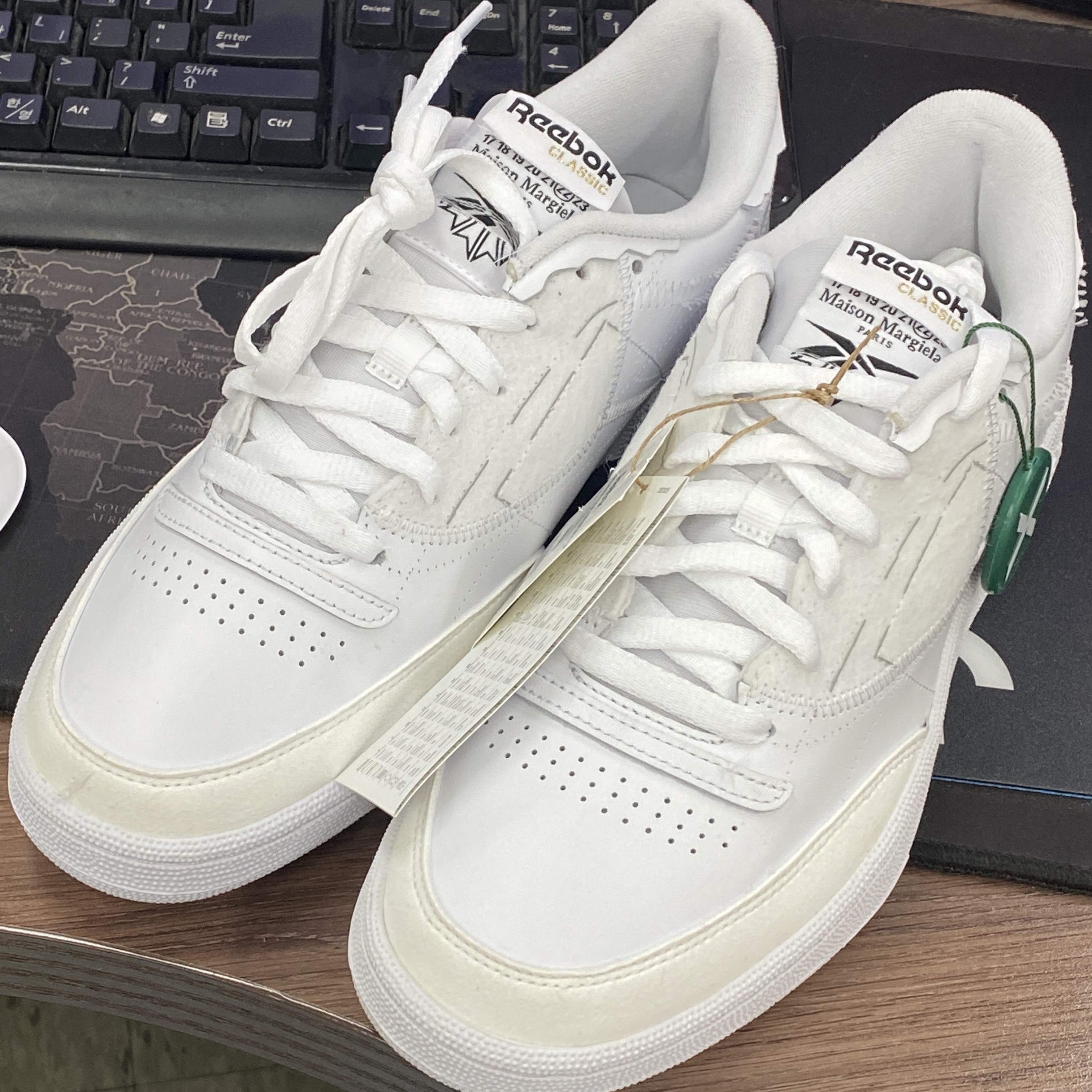 Reebok x Maison Margiela Club C Memory of Shoes White 착용 스타일 - 1