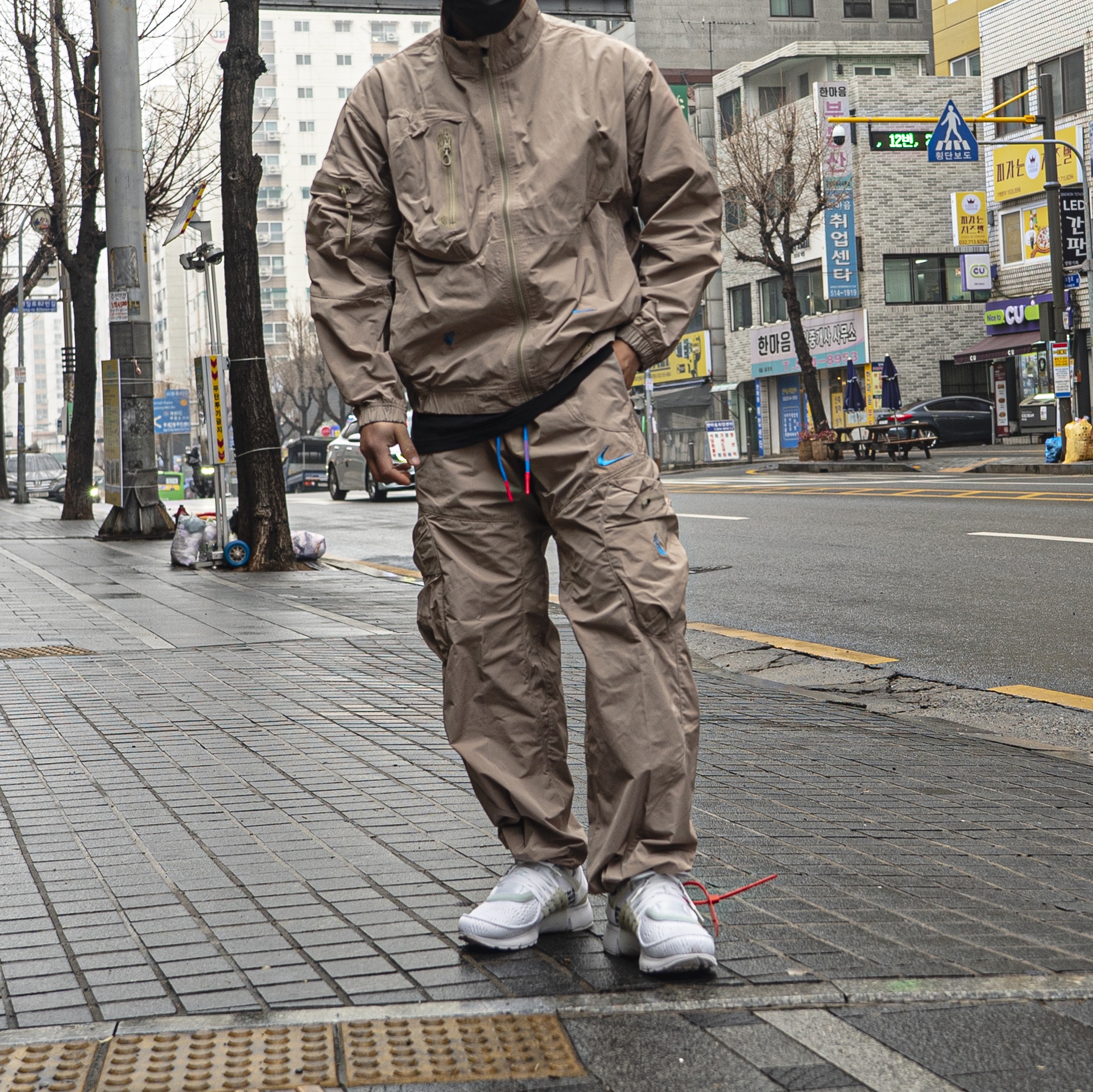 Nike x Off-White NRG Track Suit Khaki - Asia 착용 스타일 - 1
