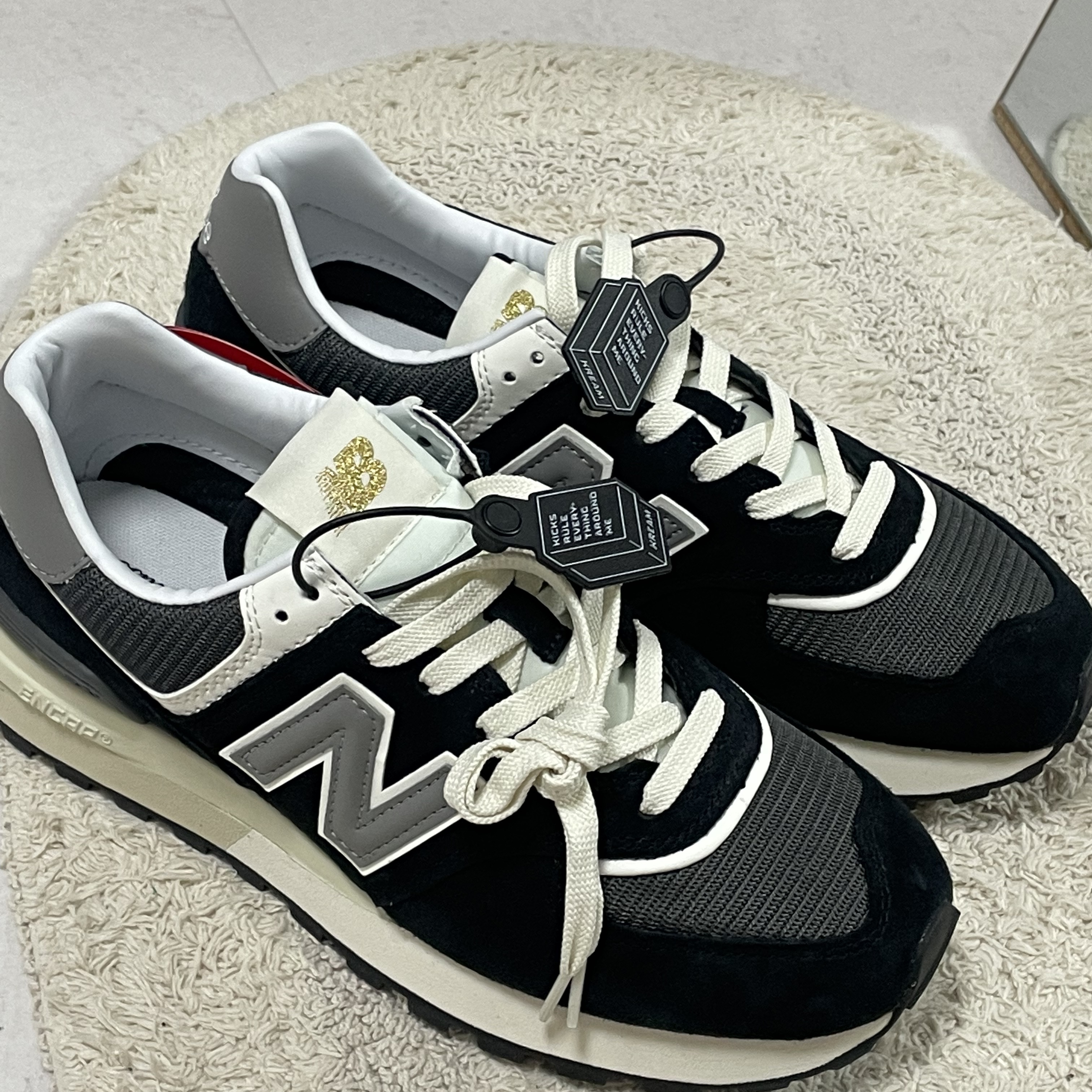 New Balance 574 Legacy Black 착용 스타일
