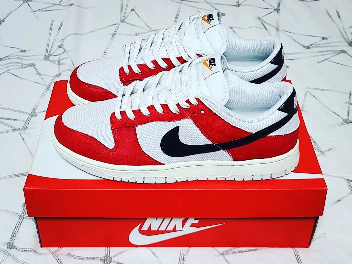 Nike Dunk Low SE Photon Dust and Summit White 착용 스타일 - 2
