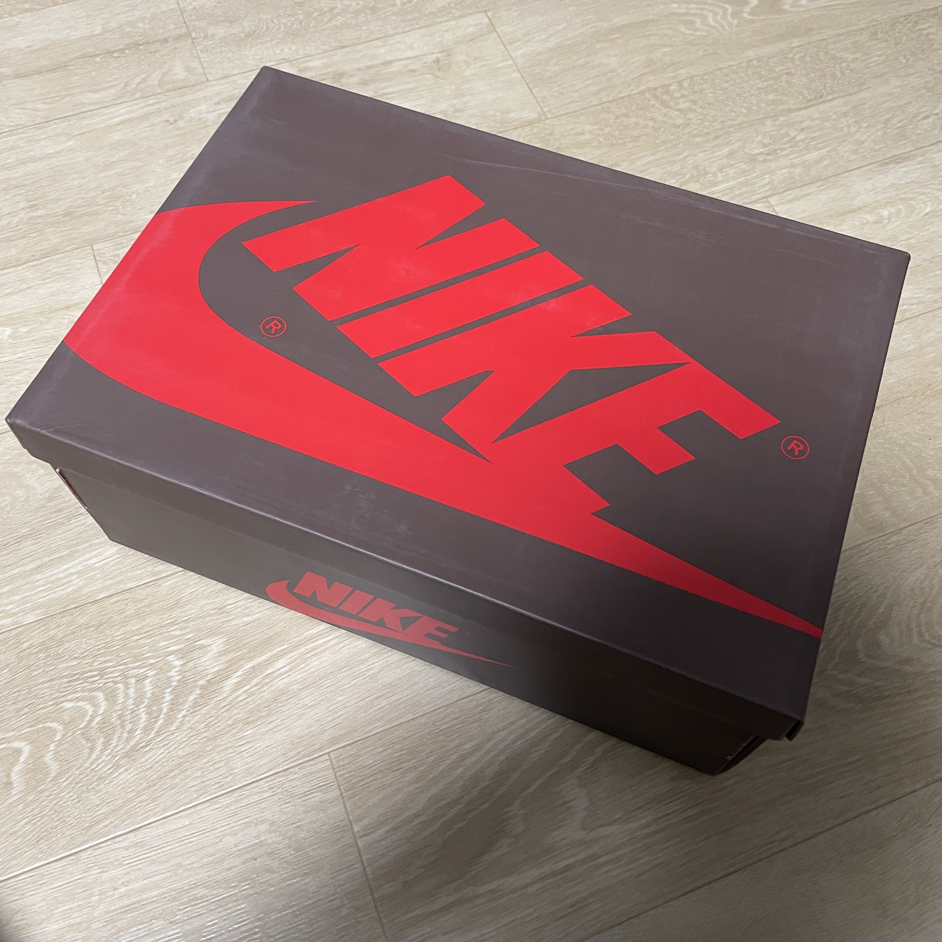 Jordan 1 x Travis Scott Retro High OG SP Mocha 착용 스타일 - 1