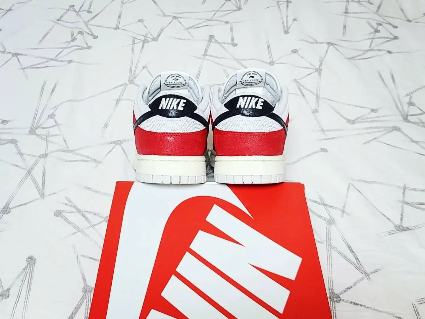 Nike Dunk Low SE Photon Dust and Summit White 착용 스타일 - 5