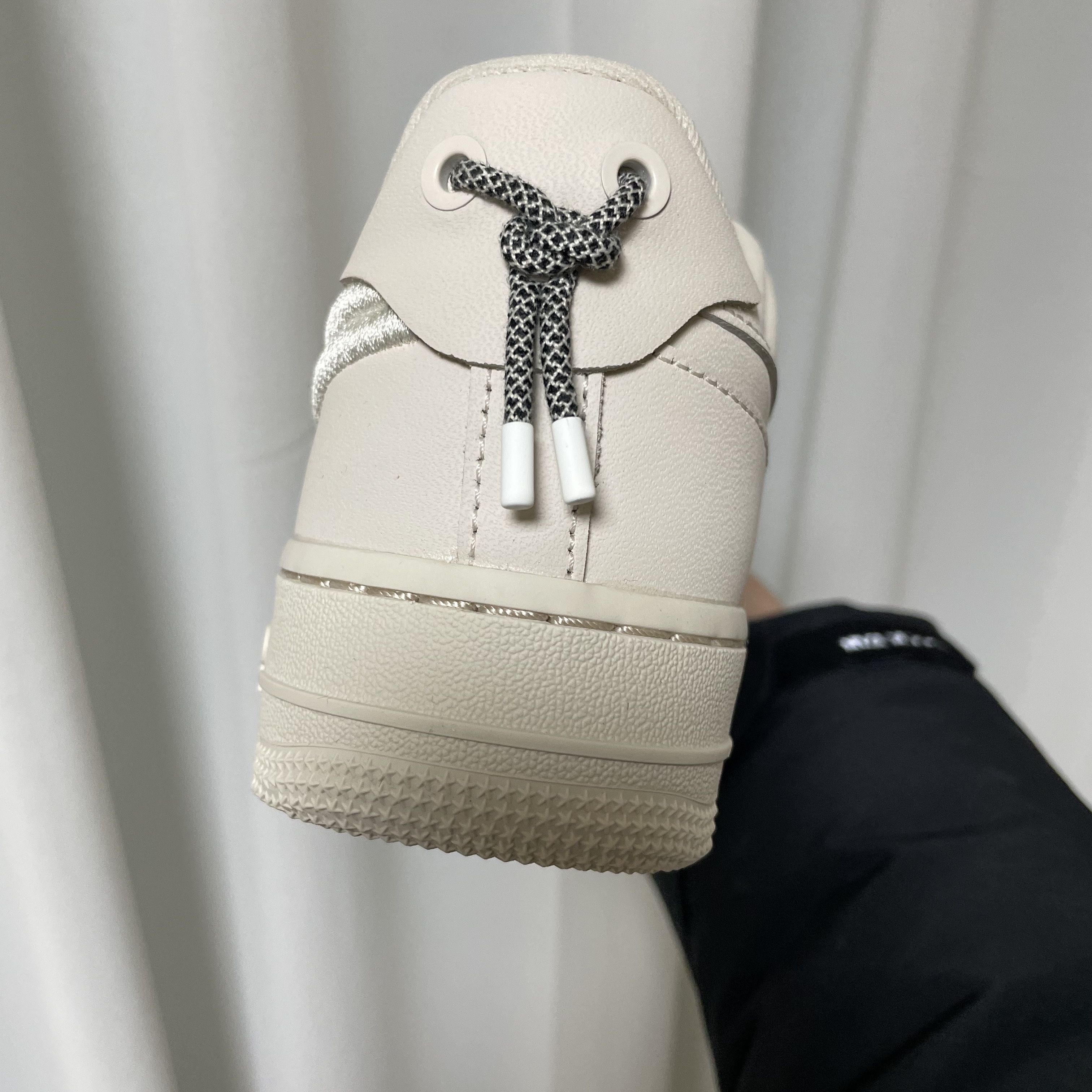 (W) Nike Air Force 1 '07 LX Light Orewood Brown 착용 스타일 - 3