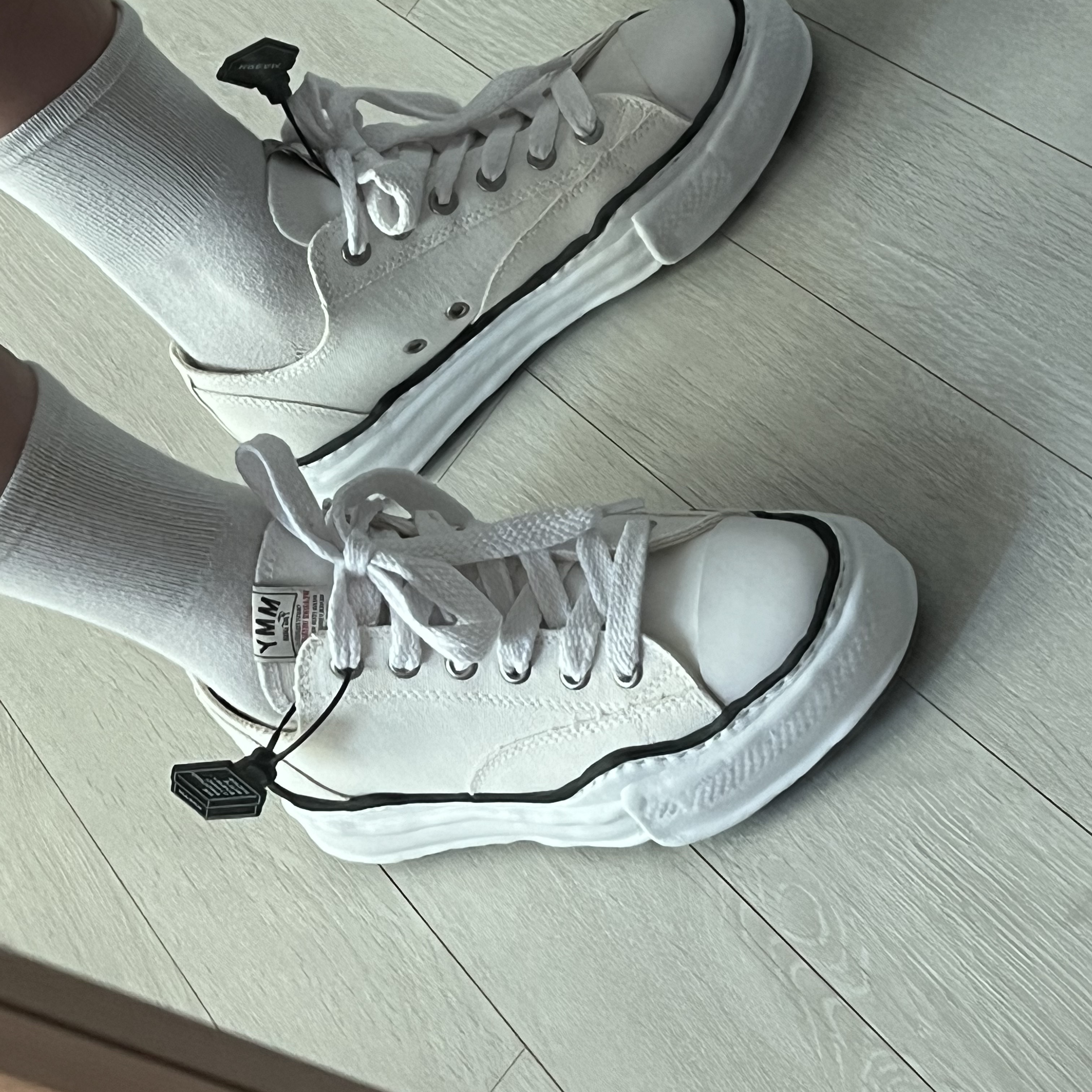 Maison Mihara Yasuhiro Peterson OG Sole Canvas Low Sneakers White 착용 스타일