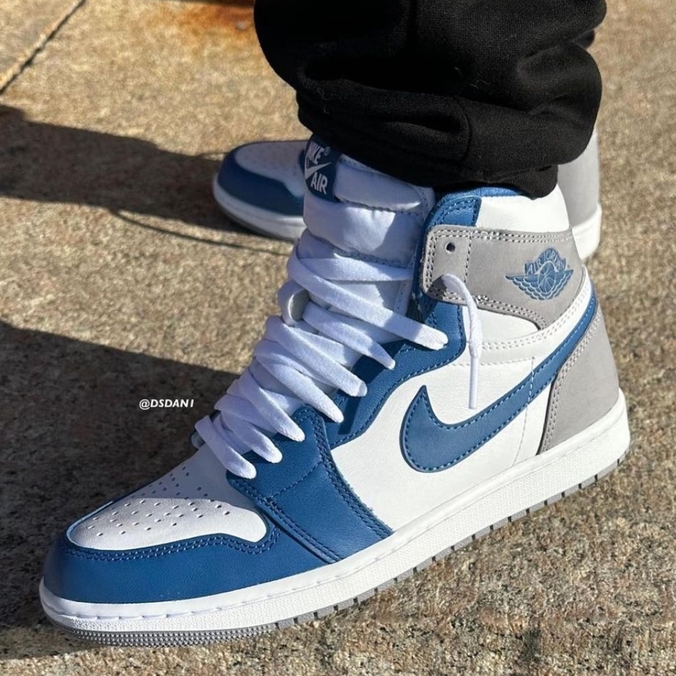 Jordan 1 Retro High OG True Blue 착용 스타일 - 3