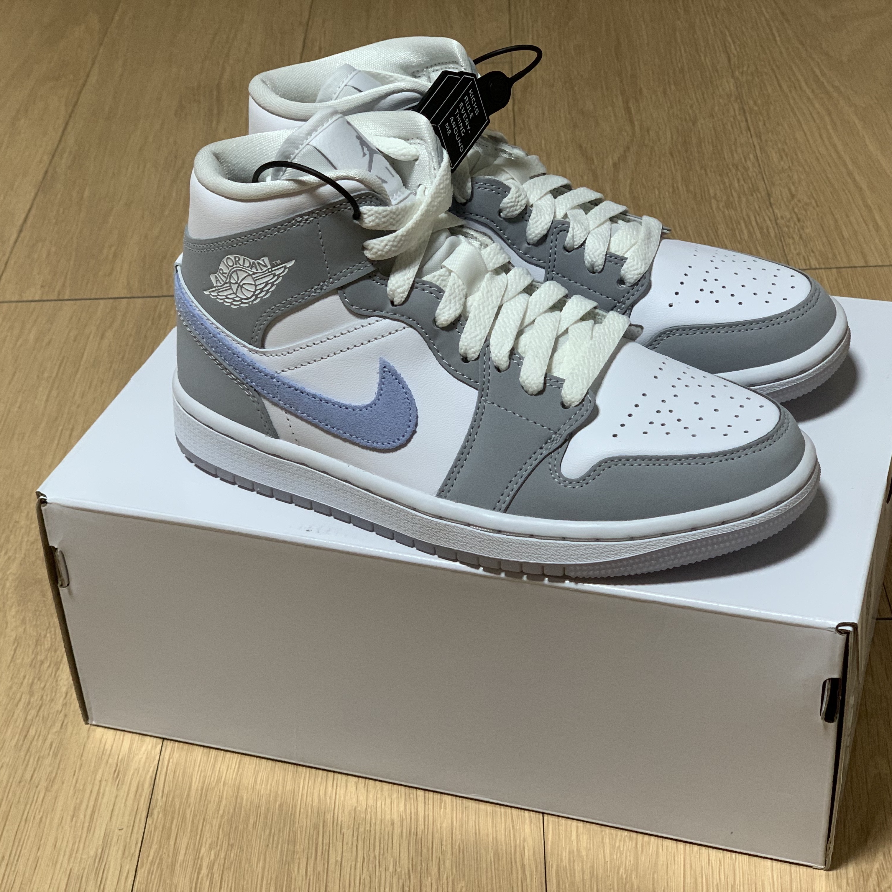 (W) Jordan 1 Mid Wolf Grey, (GS) Jordan 1 Mid Light Arctic Pink 착용 스타일 - 2