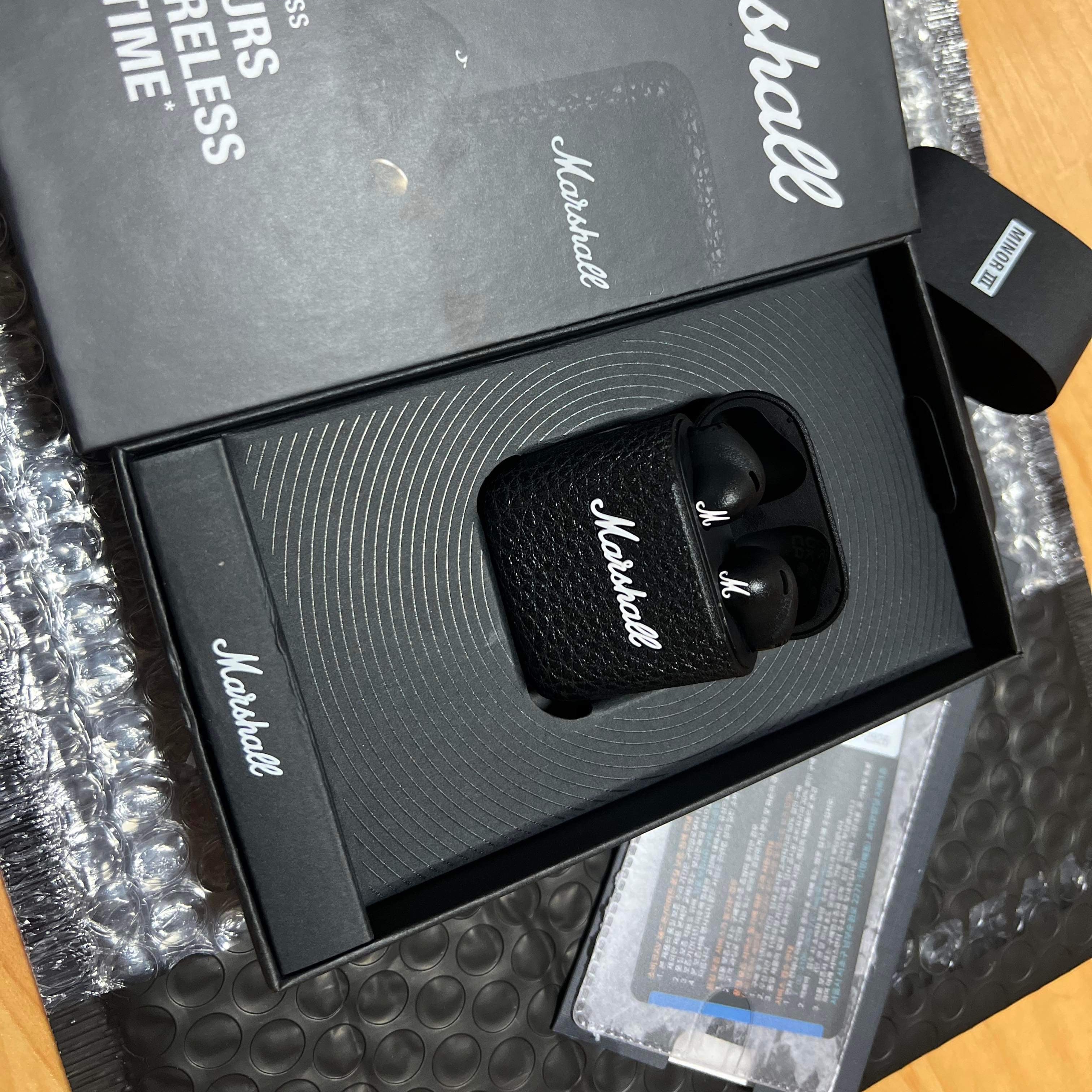 Marshall Minor III Black (Korean Ver.) 착용 스타일