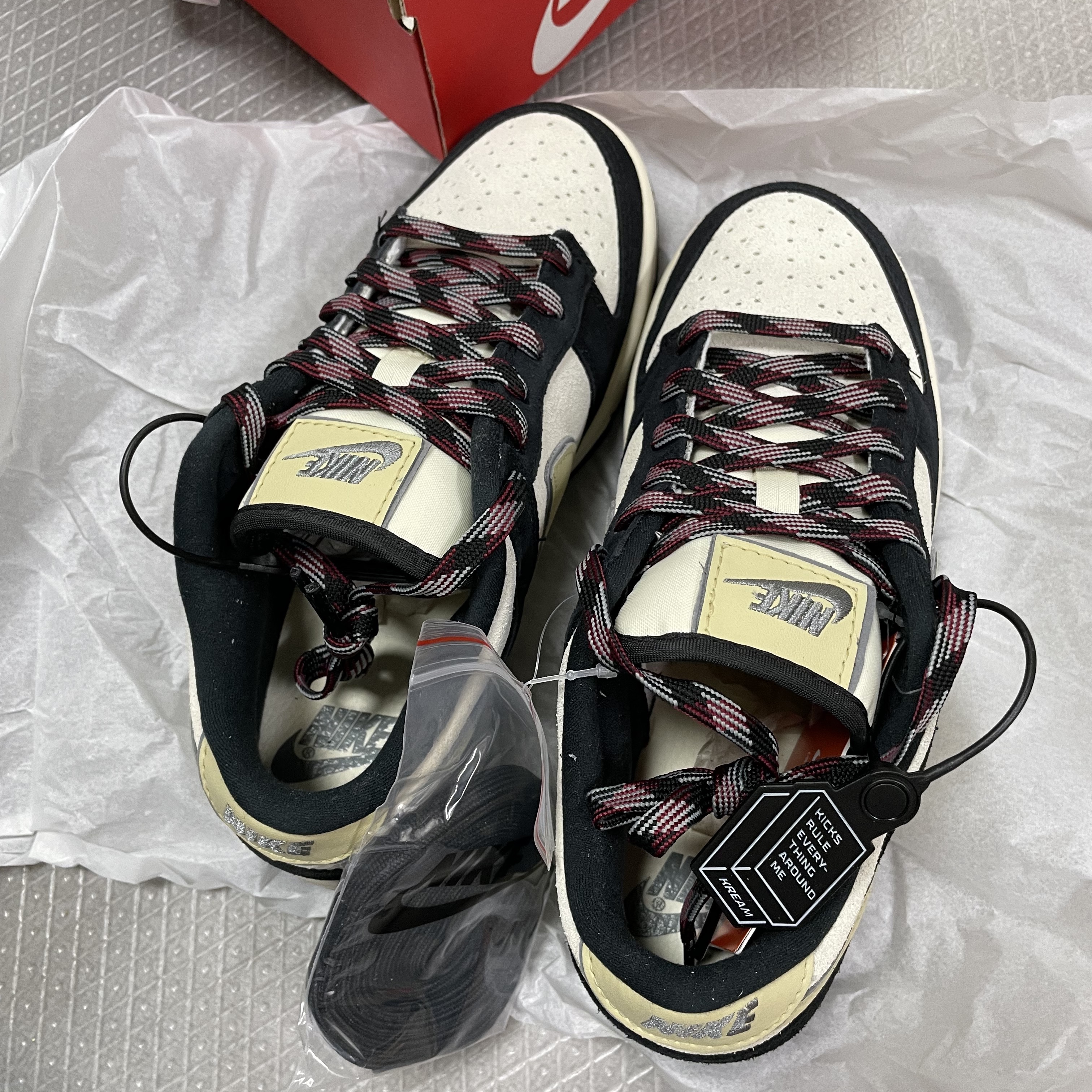 (W) Nike Dunk Low LX Black Suede 착용 스타일 - 5