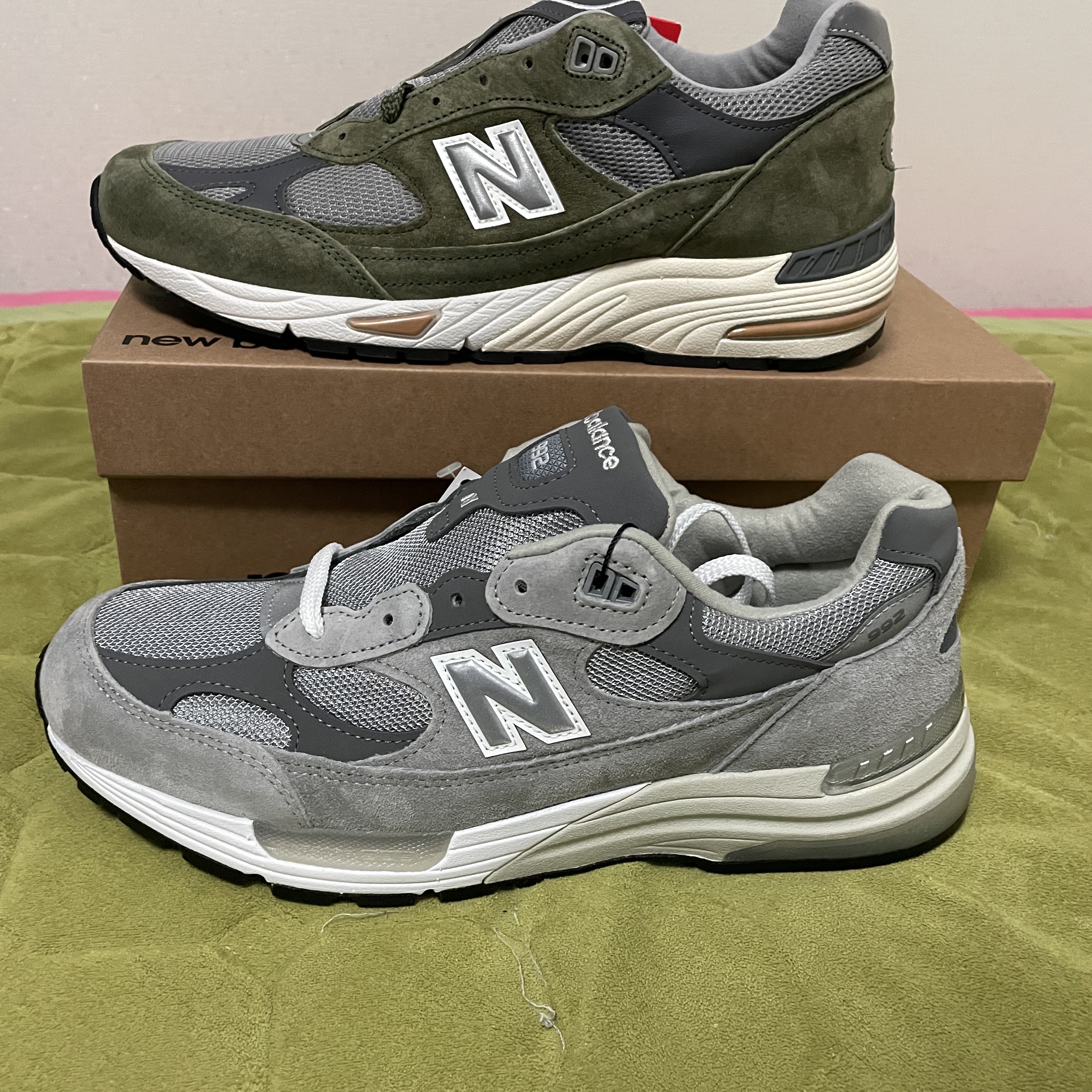 New Balance 991 Made in UK Green Grey 착용 스타일 - 3