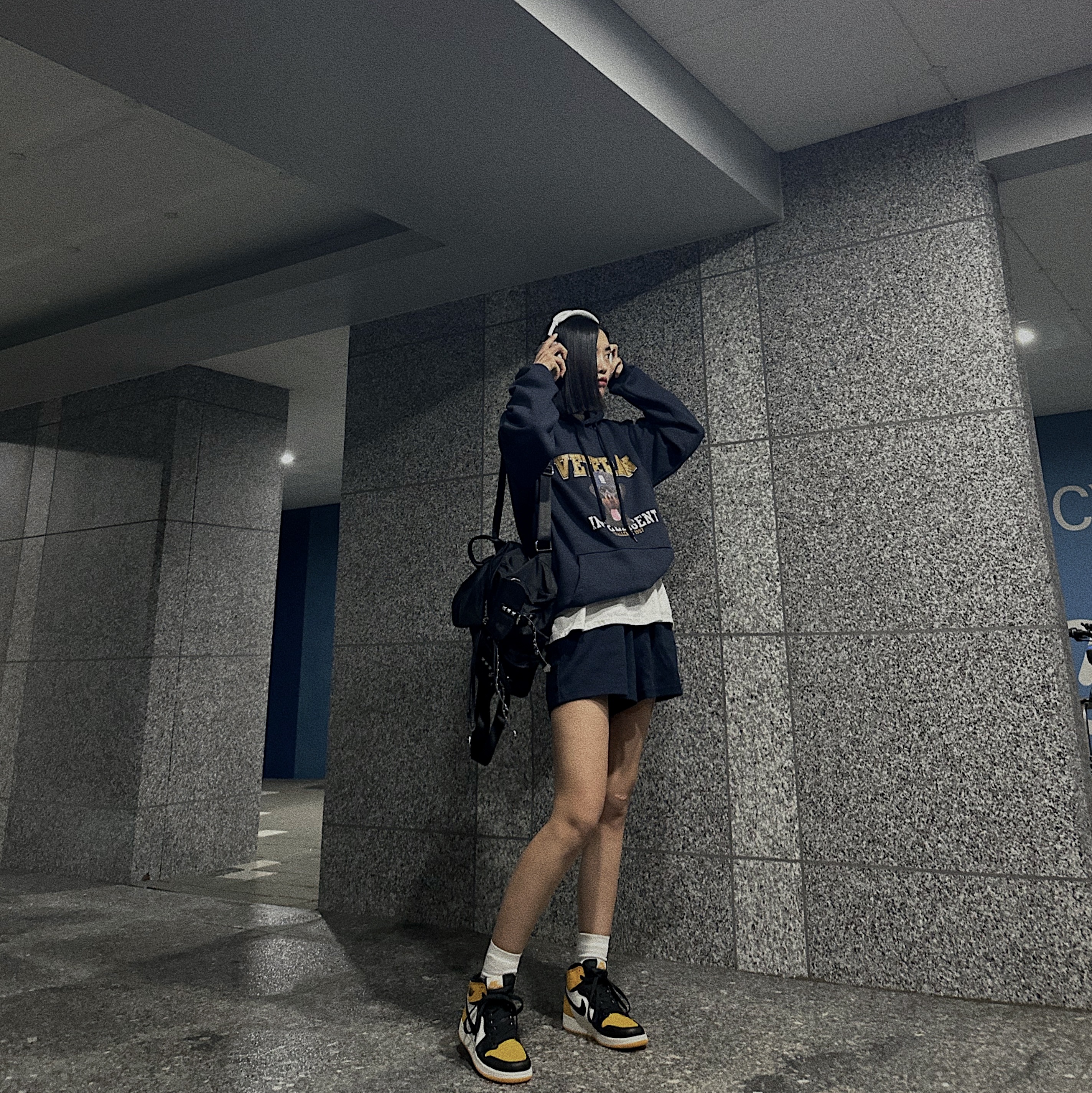 (GS) Jordan 1 Retro High OG Taxi, Apple AirPods Max Lightning Silver (Korean Ver.) 착용 스타일 - 1