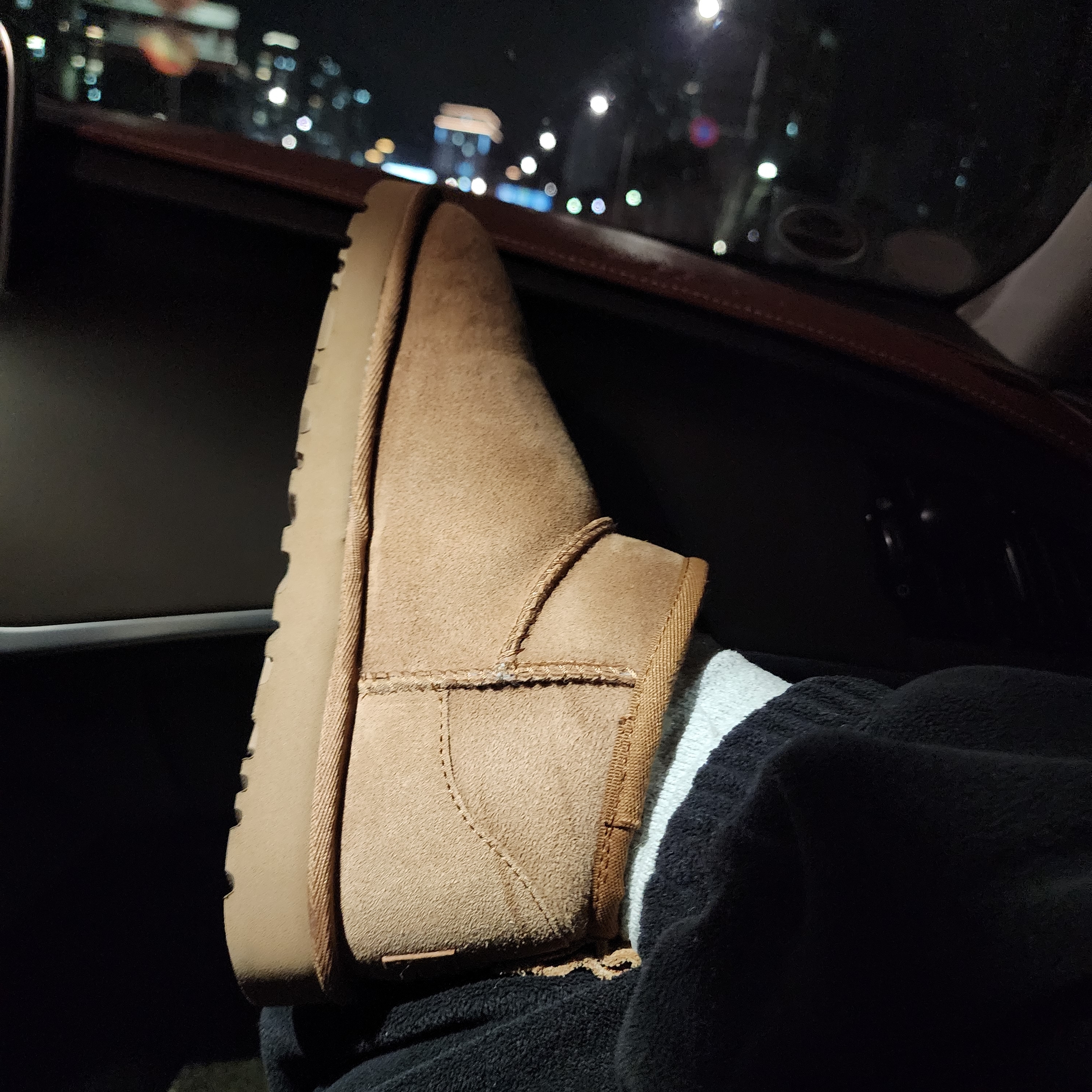 (W) UGG Classic Ultra Mini Boots Chestnut 착용 스타일