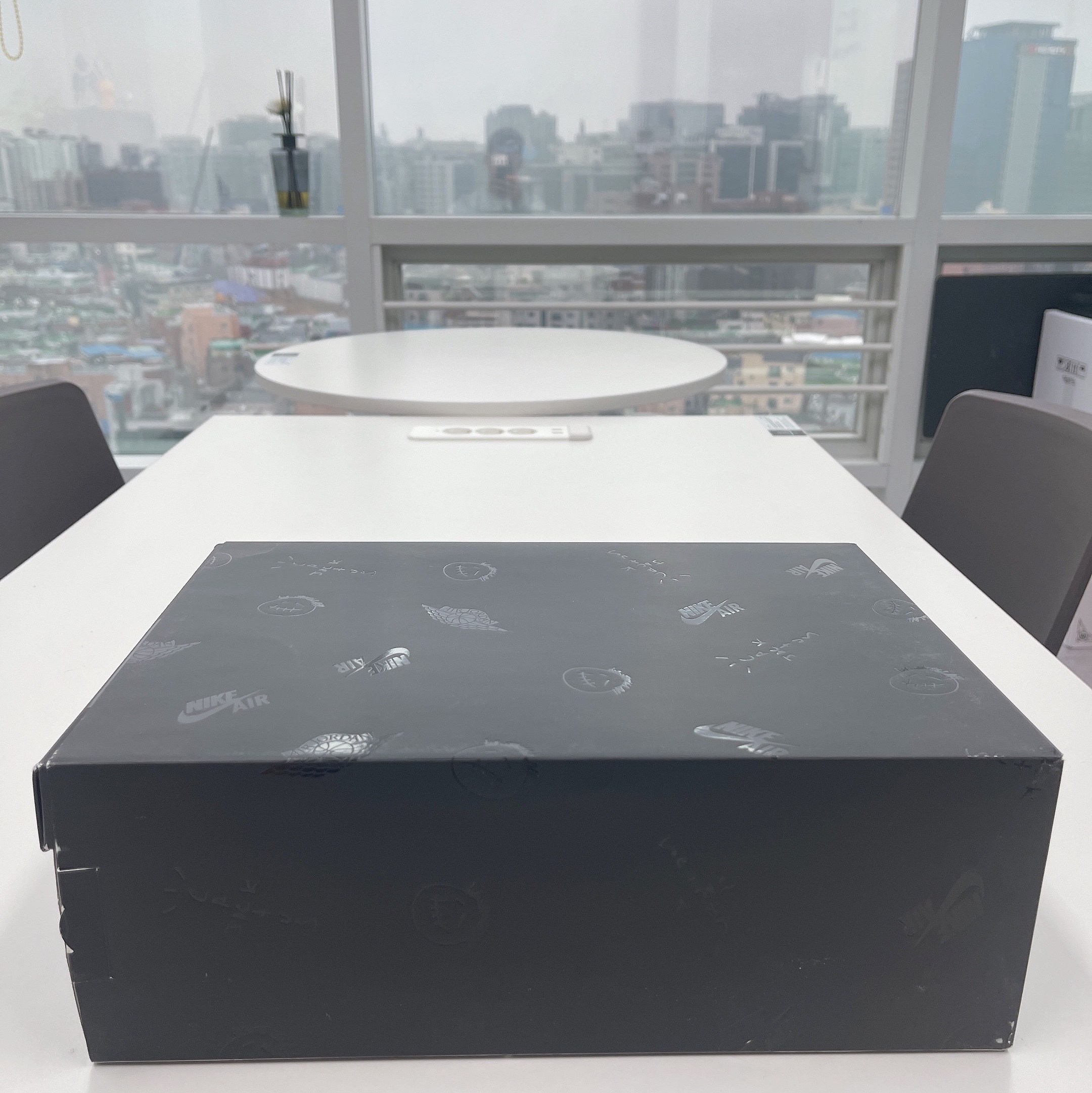 Jordan 1 x Travis Scott Retro Low OG SP Black Phantom, Nike x Tom Sachs General Purpose Shoe Light Cream 착용 스타일 - 1