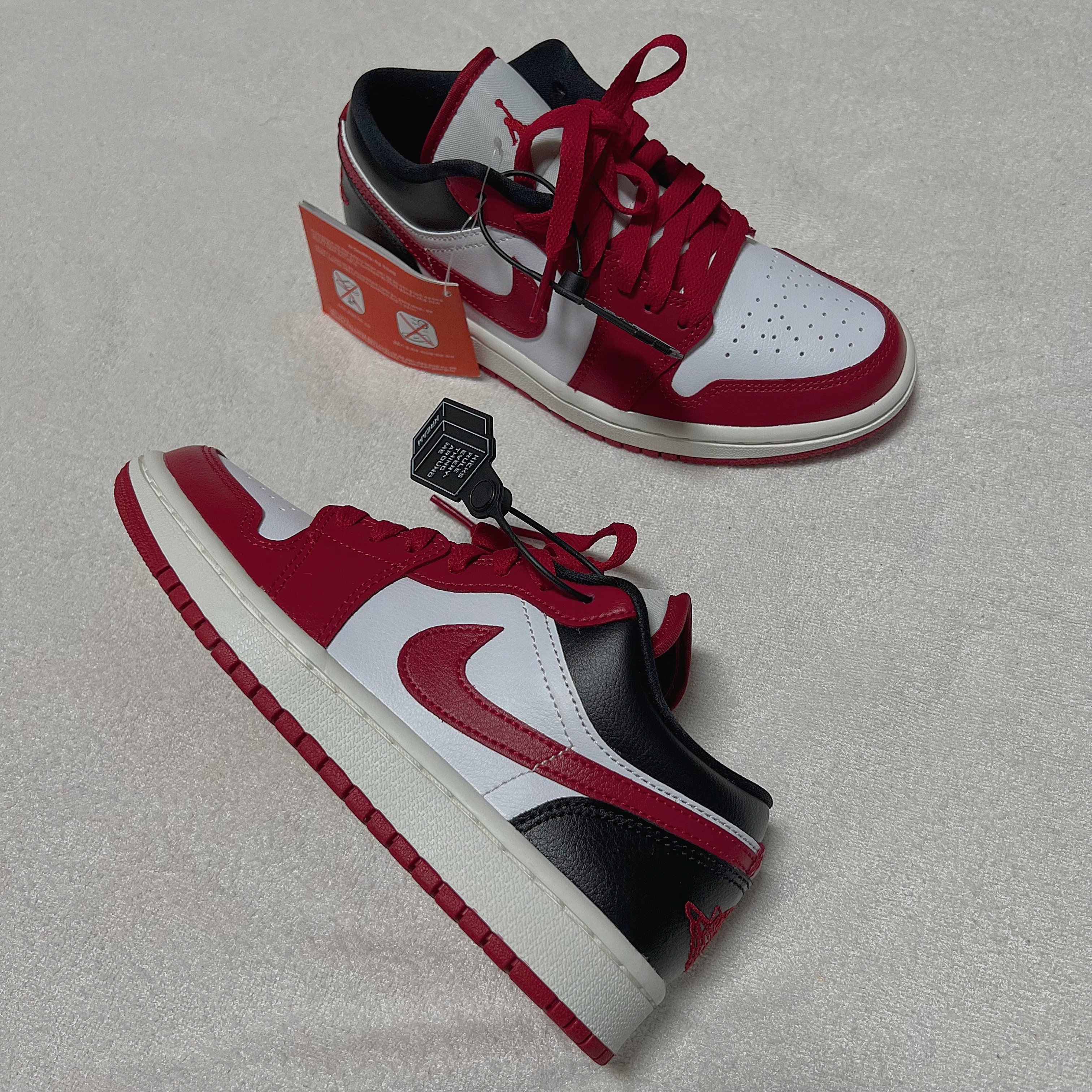 (W) Jordan 1 Low White Gym Red 착용 스타일 - 2