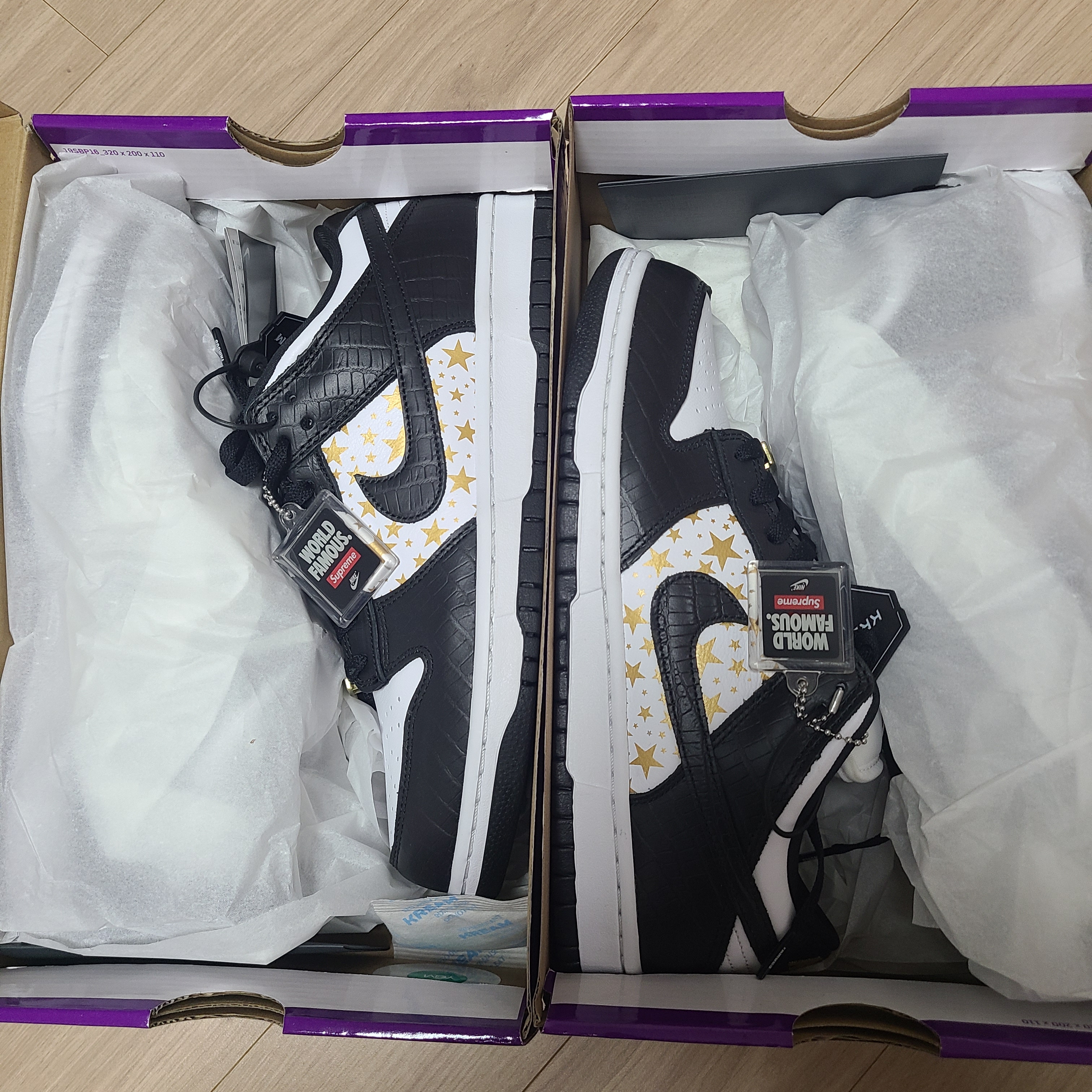 Nike x Supreme SB Dunk Low Black 착용 스타일