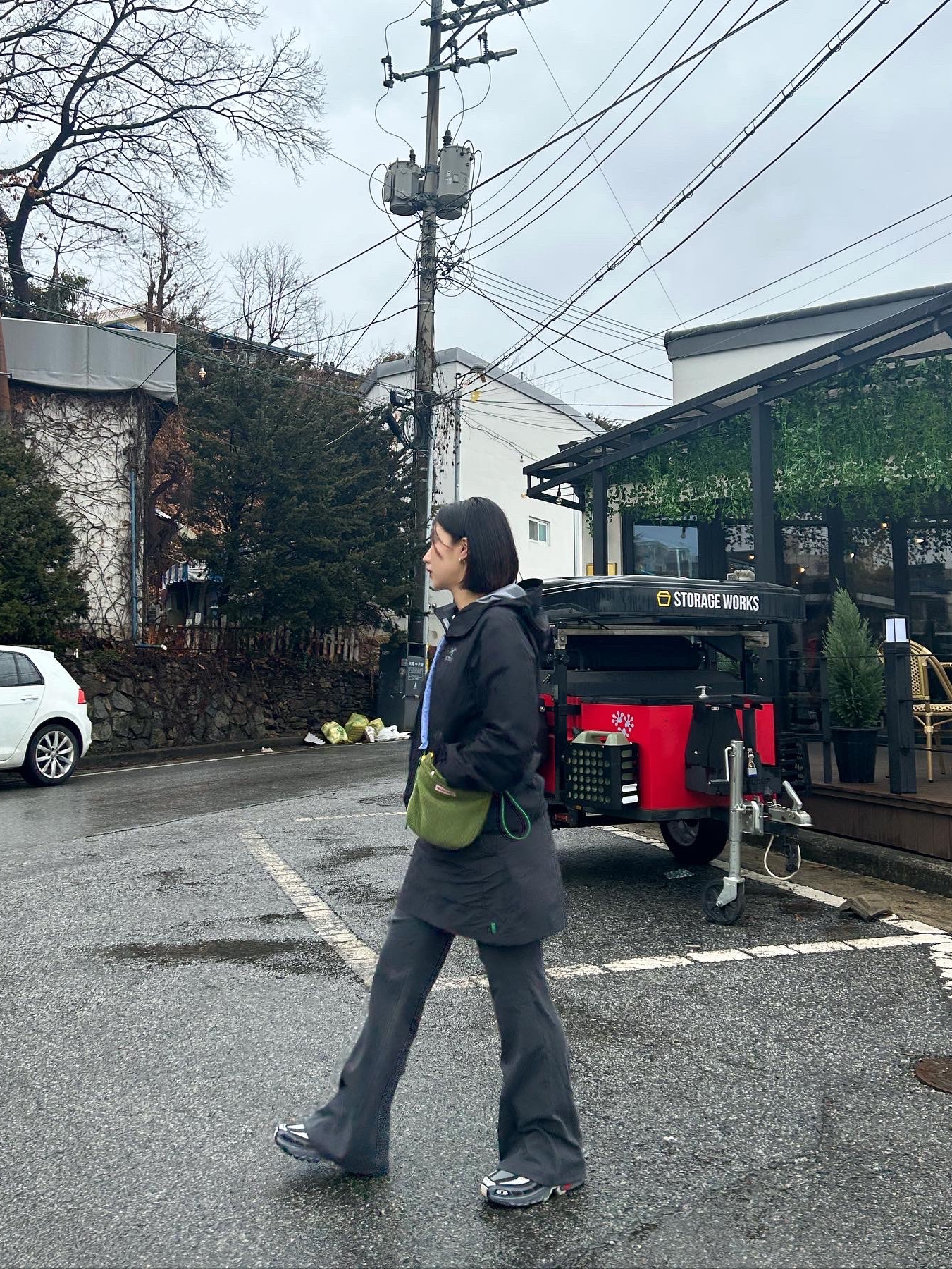 Arc'teryx Beta Jacket Black, Salomon ACS Pro ADV Lunar Rock Goji 착용 스타일 - 1