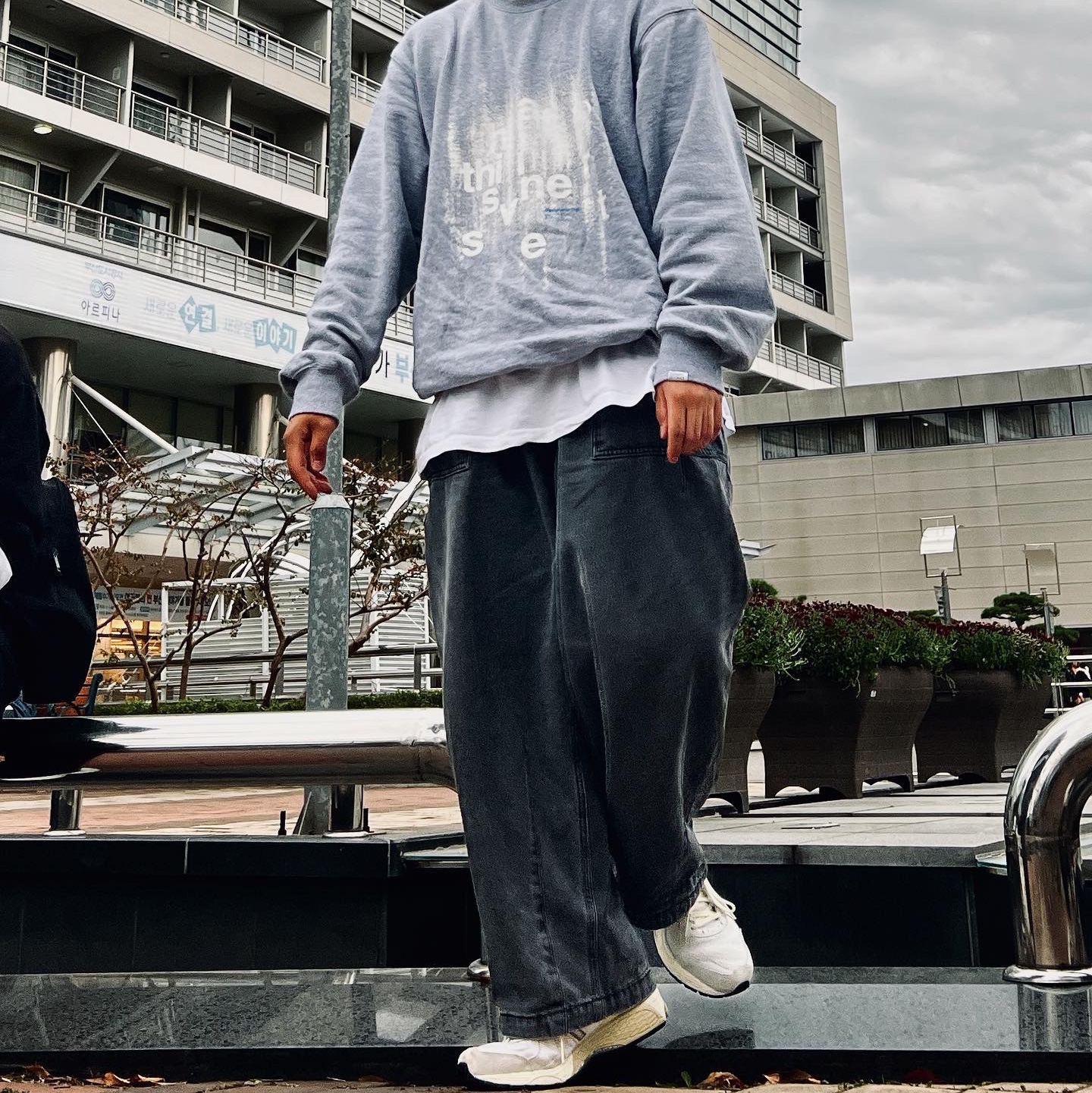 New Balance x Thisisneverthat 860v2 White 착용 스타일
