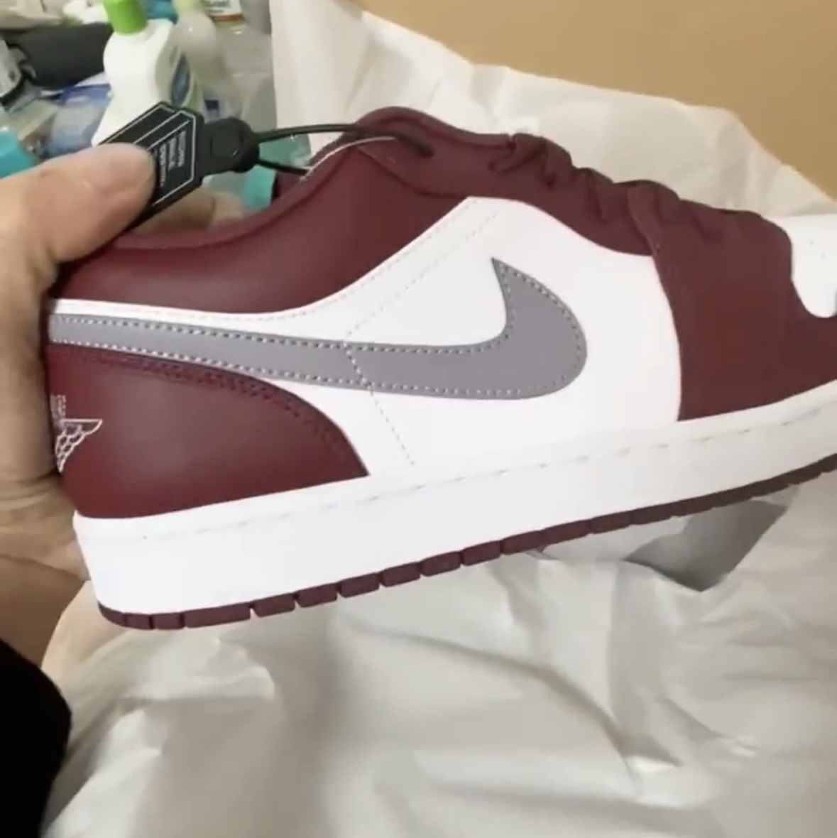 Jordan 1 Low Cherrywood Red 착용 스타일