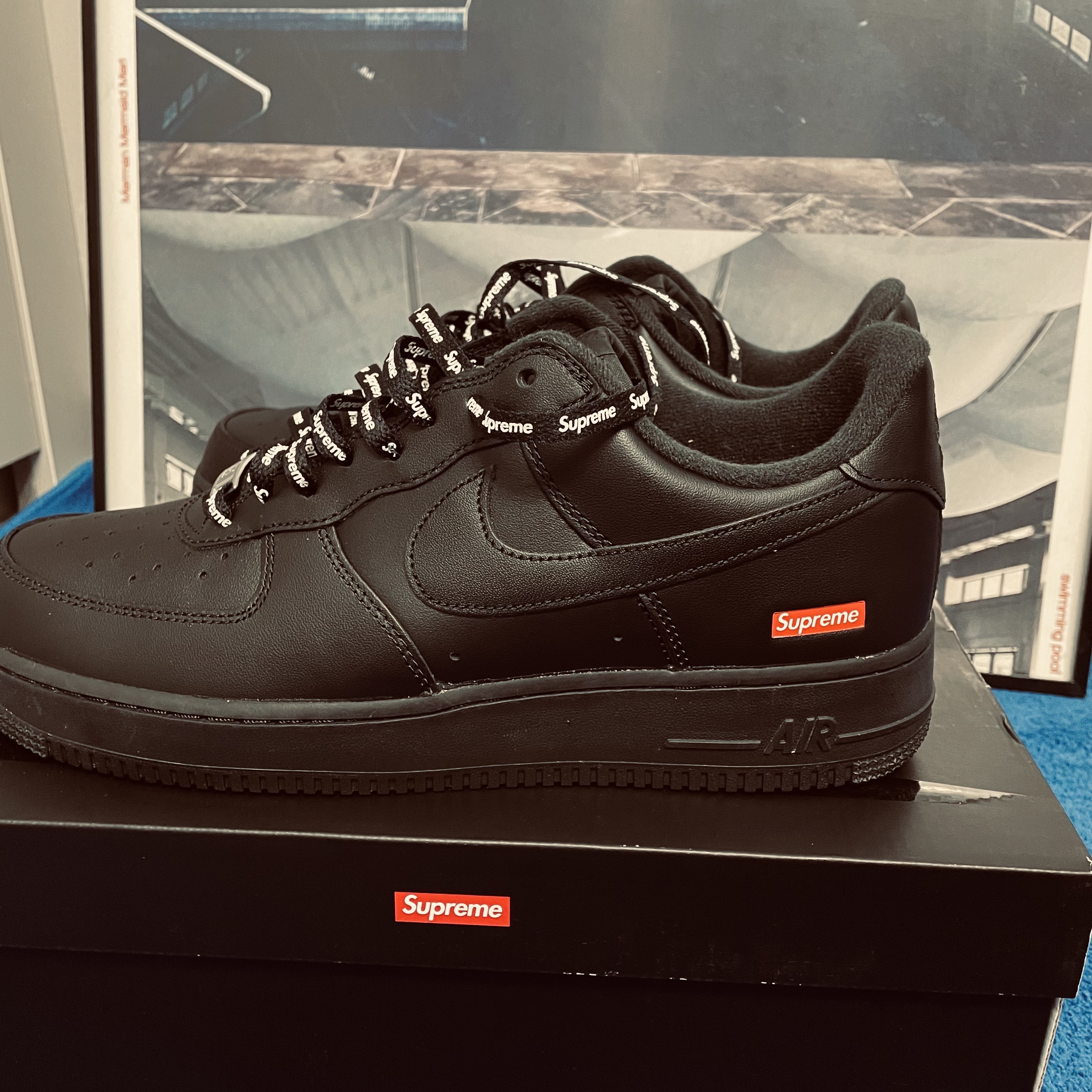 Nike x Supreme Air Force 1 Low Black 착용 스타일 - 2