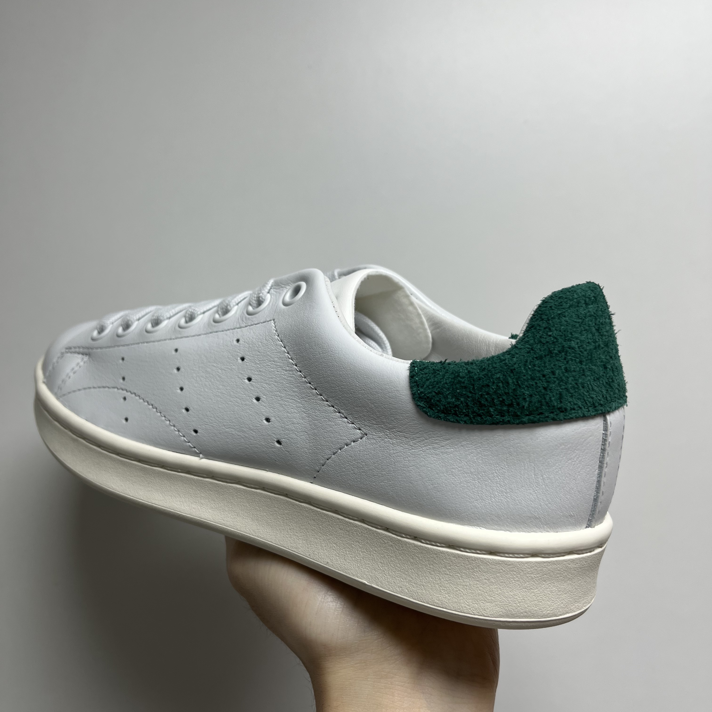Adidas Stan Smith H White Green 착용 스타일 - 2