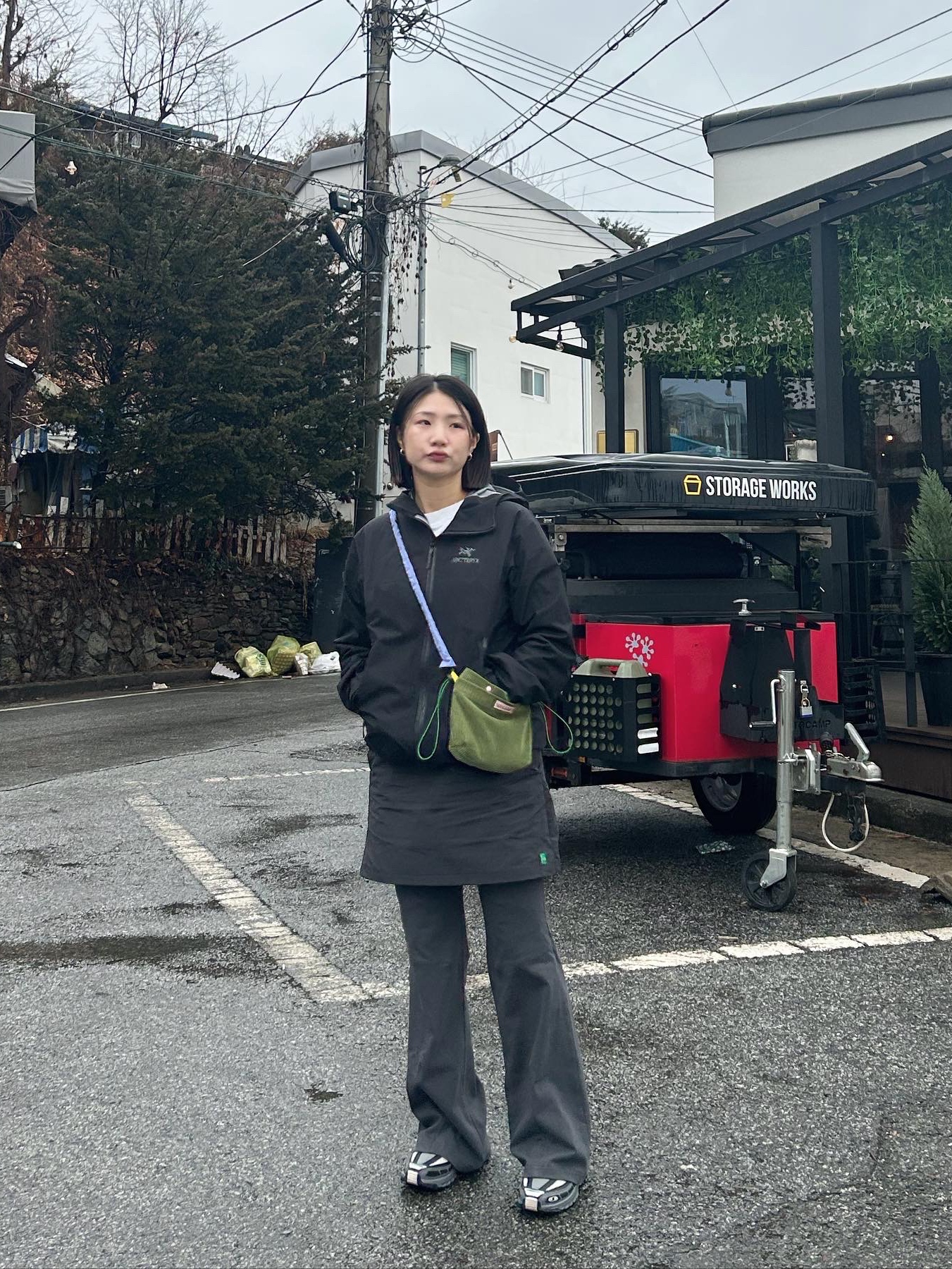 Arc'teryx Beta Jacket Black, Salomon ACS Pro ADV Lunar Rock Goji 착용 스타일 - 2