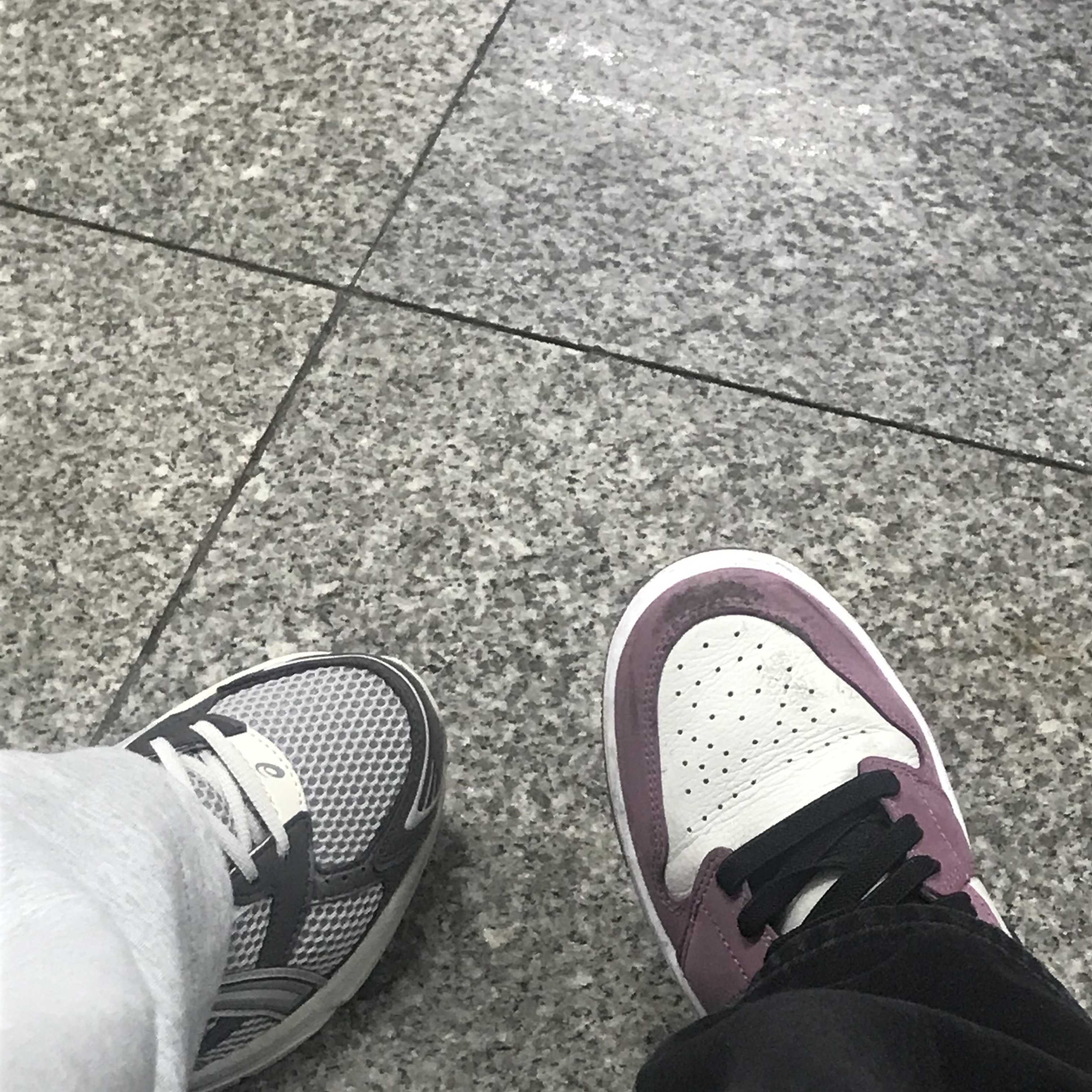 (W) Jordan 1 Mid SE Light Mulberry, Asics Gel-1130 Oyster Grey Clay Grey 착용 스타일