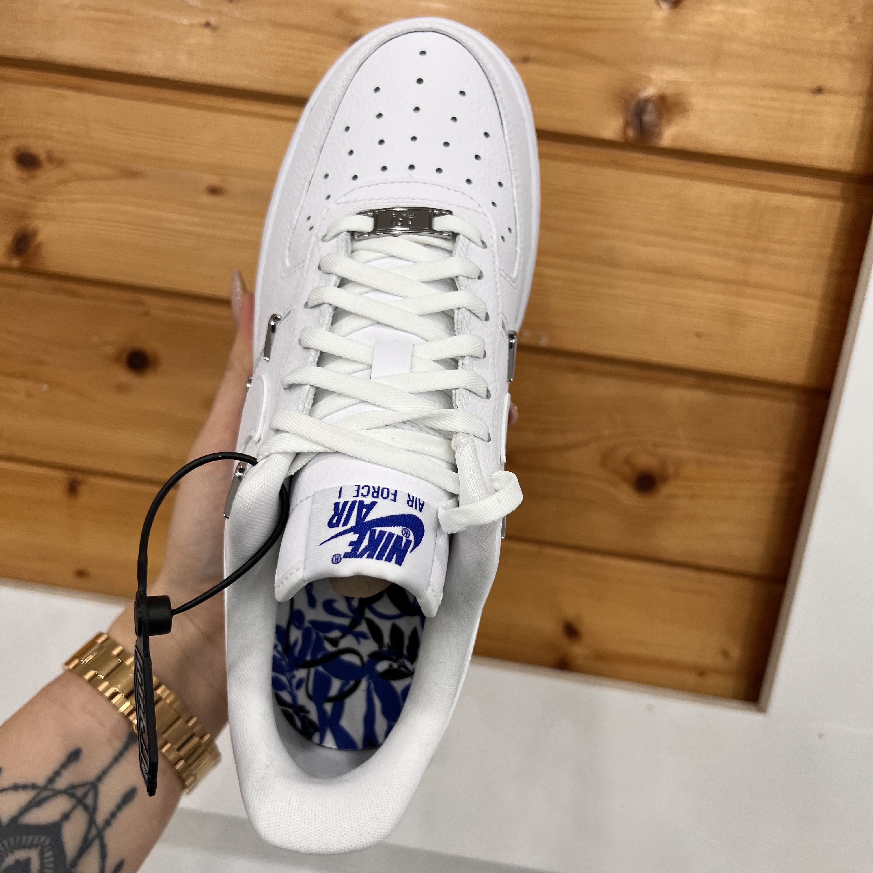 (W) Nike Air Force 1 Low '07 LX Chrome Luxe 착용 스타일 - 2