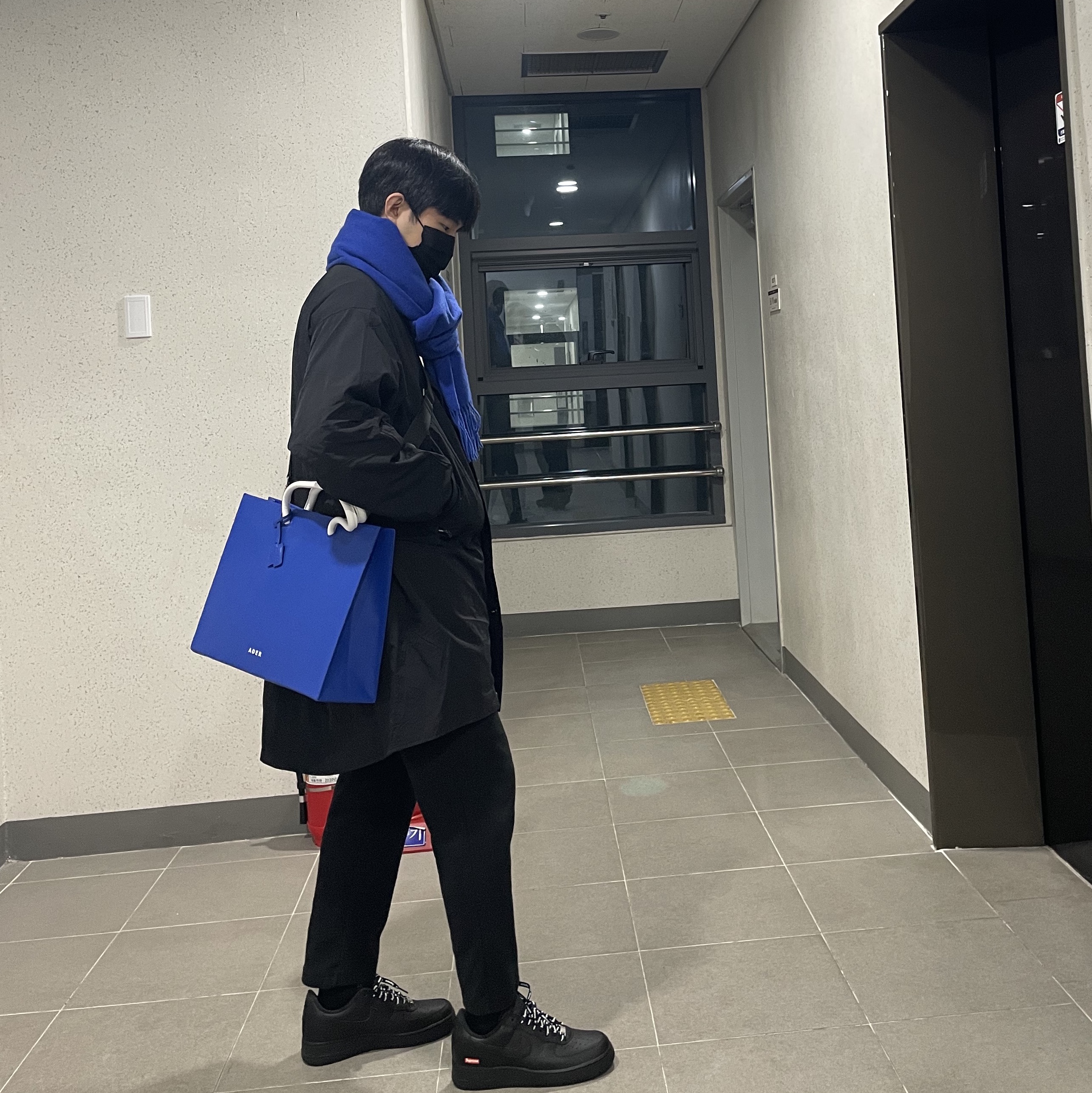 Ader Error Wide Blue Bag Blue, Nike x Supreme Air Force 1 Low Black 착용 스타일
