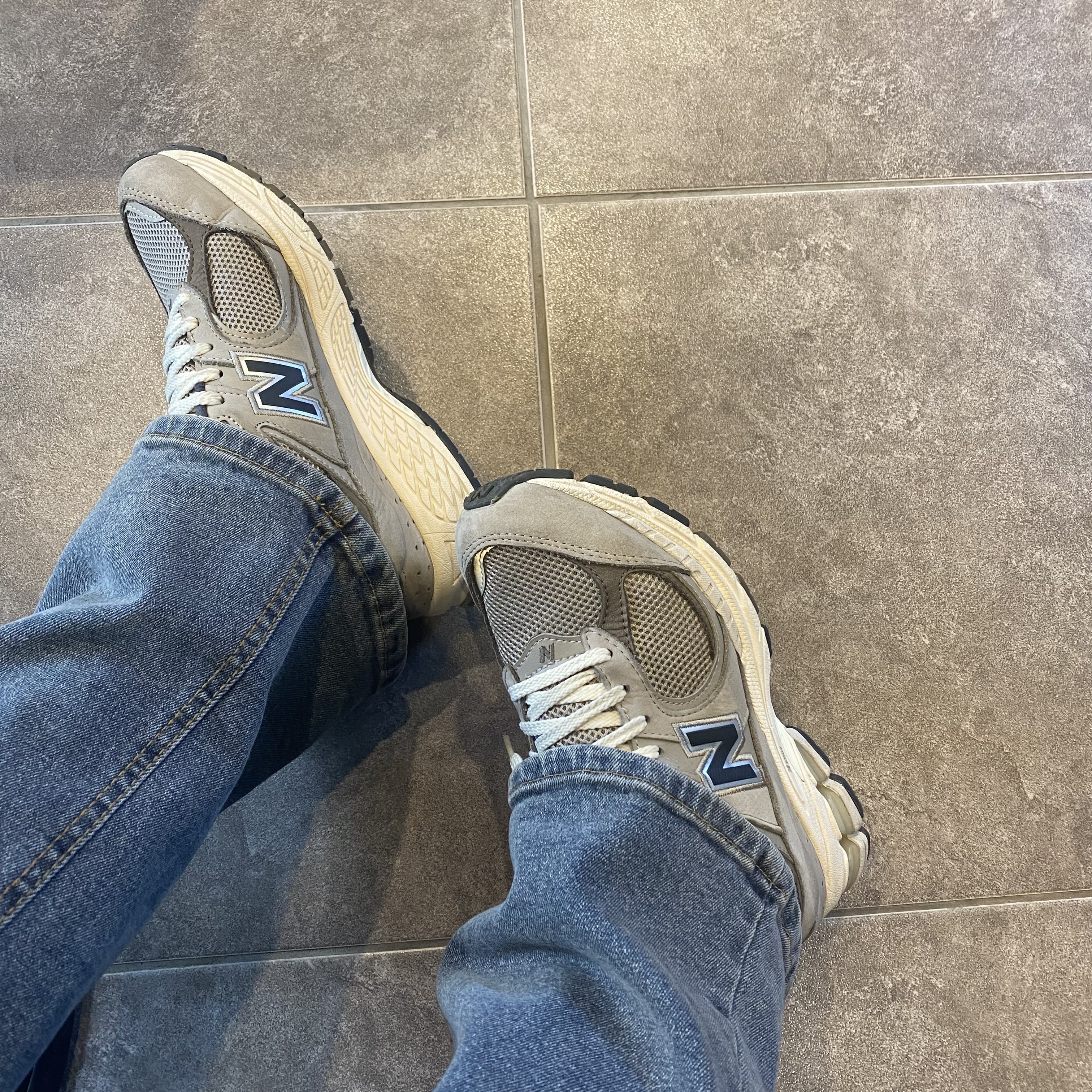 New Balance 2002 Warm Alpaca 착용 스타일
