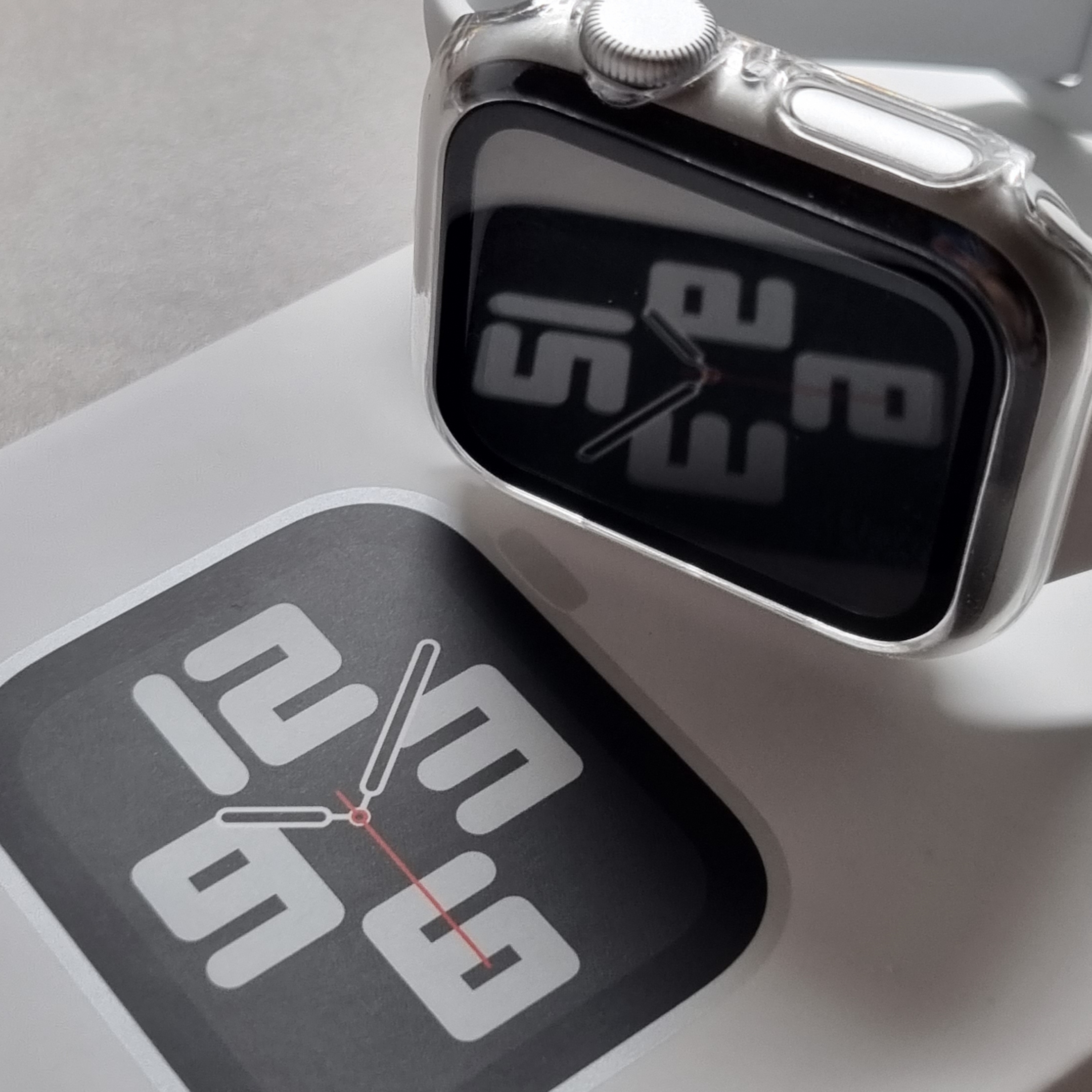 Apple Watch SE 40mm GPS Silver Aluminum Case with Sport Band White (Korean Ver.) 착용 스타일