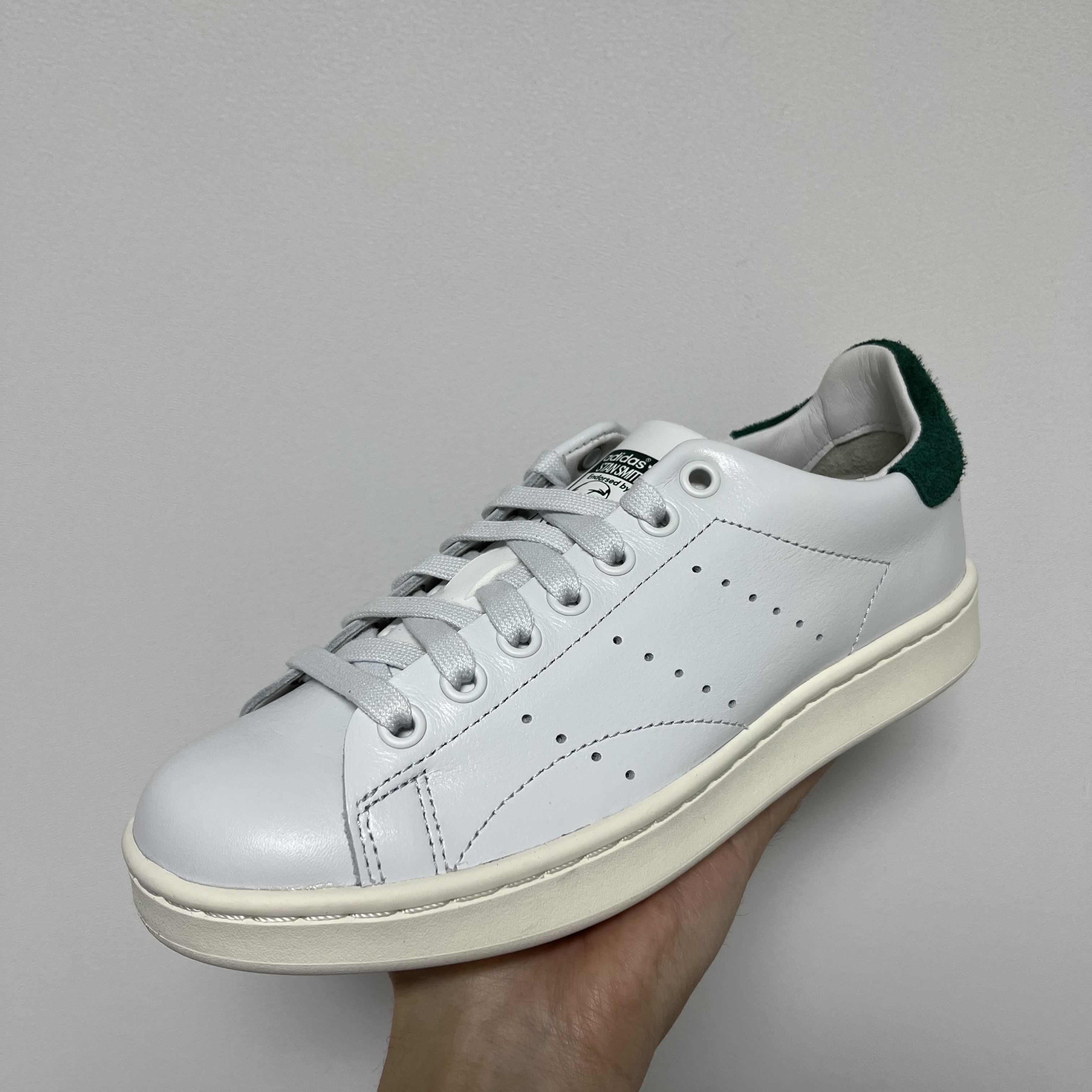 Adidas Stan Smith H White Green 착용 스타일 - 1