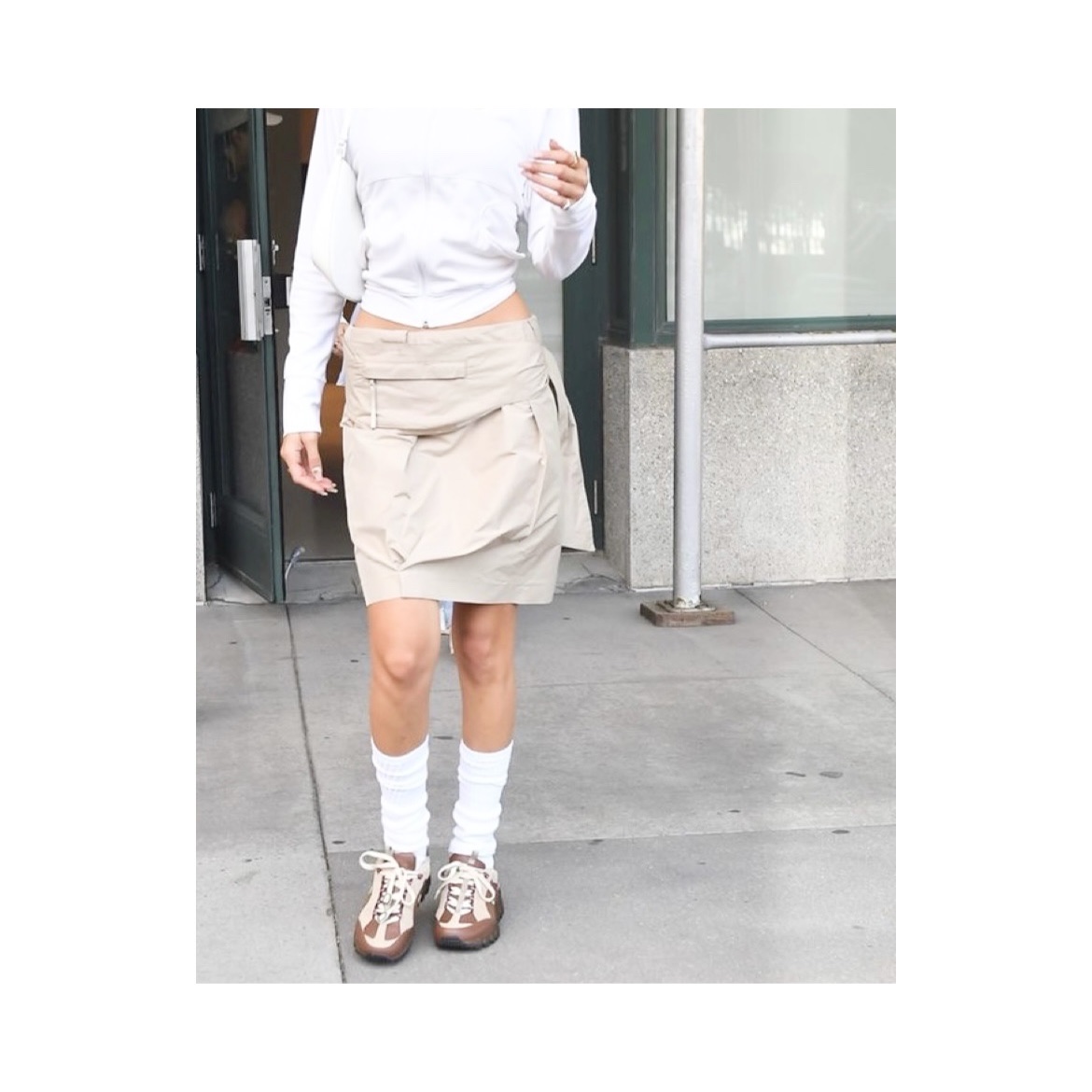 Nike x Jacquemus Air Humara LX Ale Brown and Gold 착용 스타일 - 1