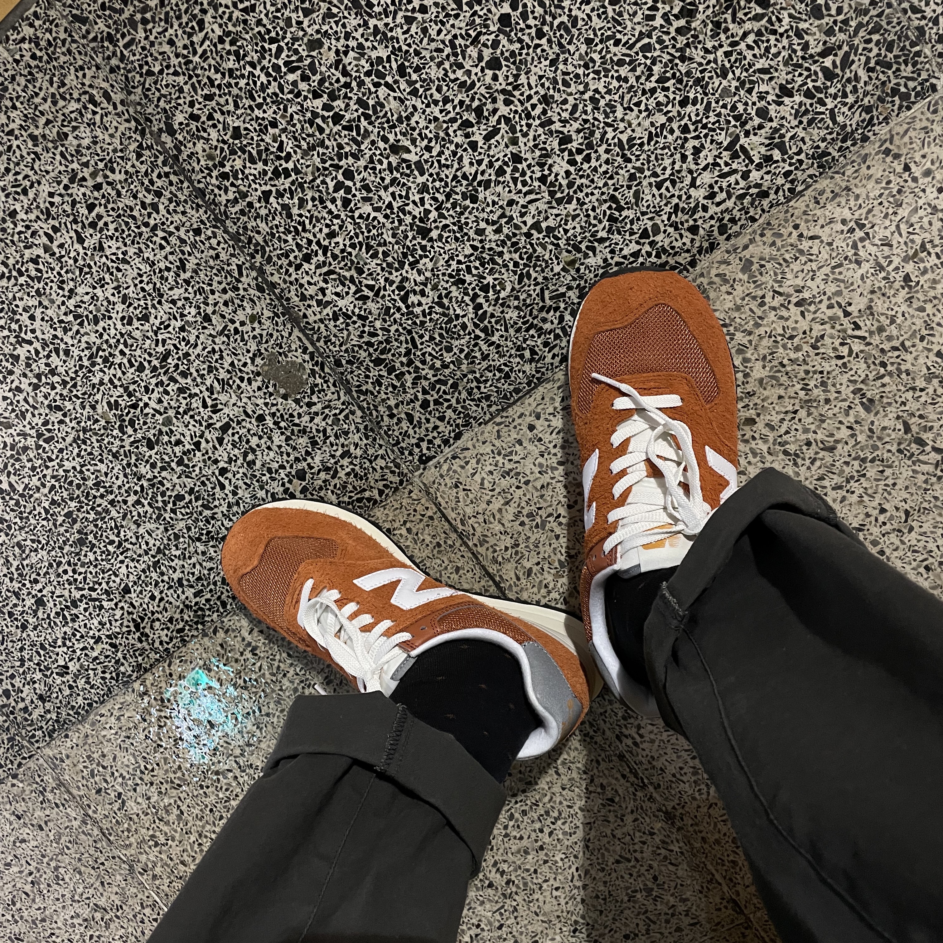 New Balance 574 Heritage Orange Burst White 착용 스타일