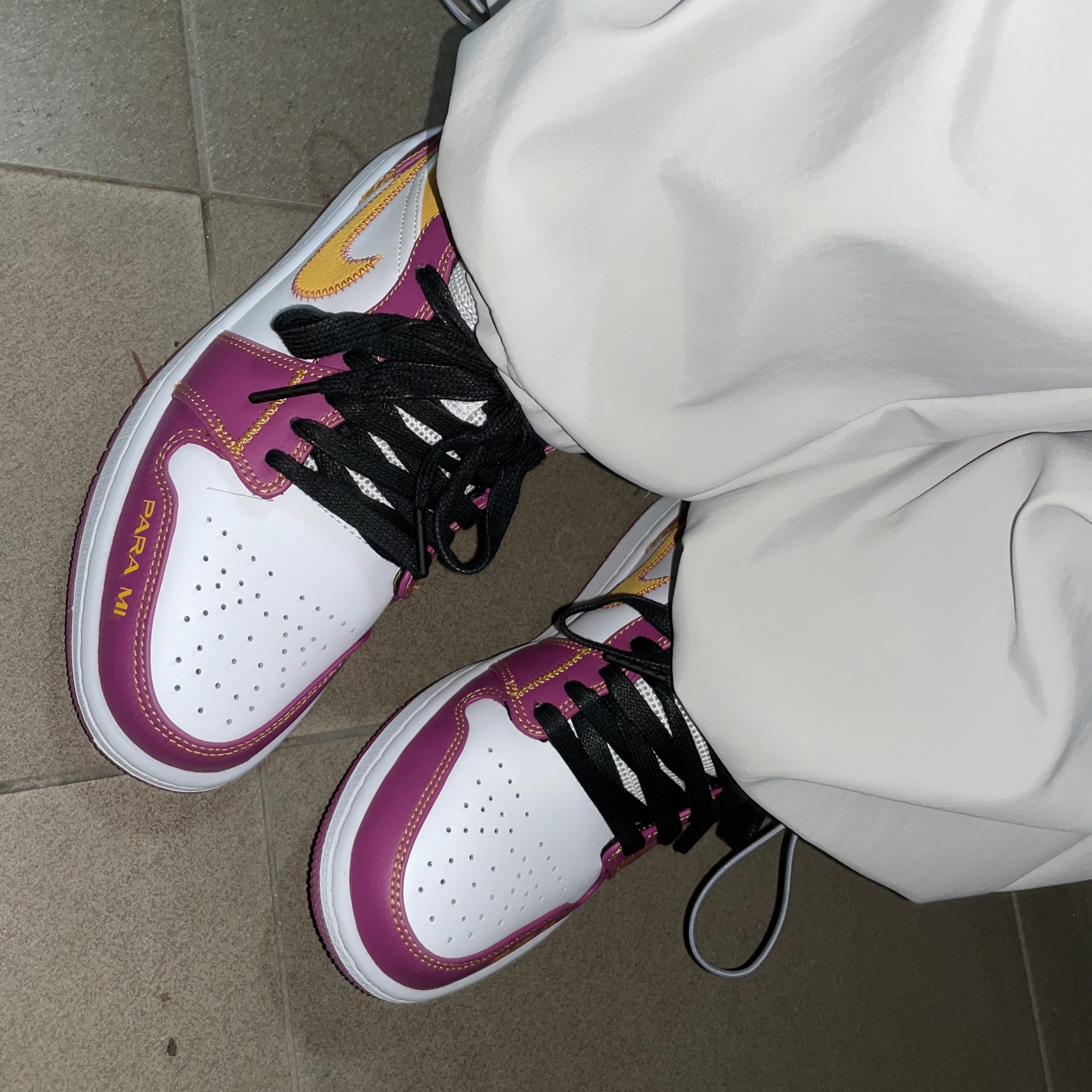 Jordan 1 Mid DOD Familia 착용 스타일 - 1