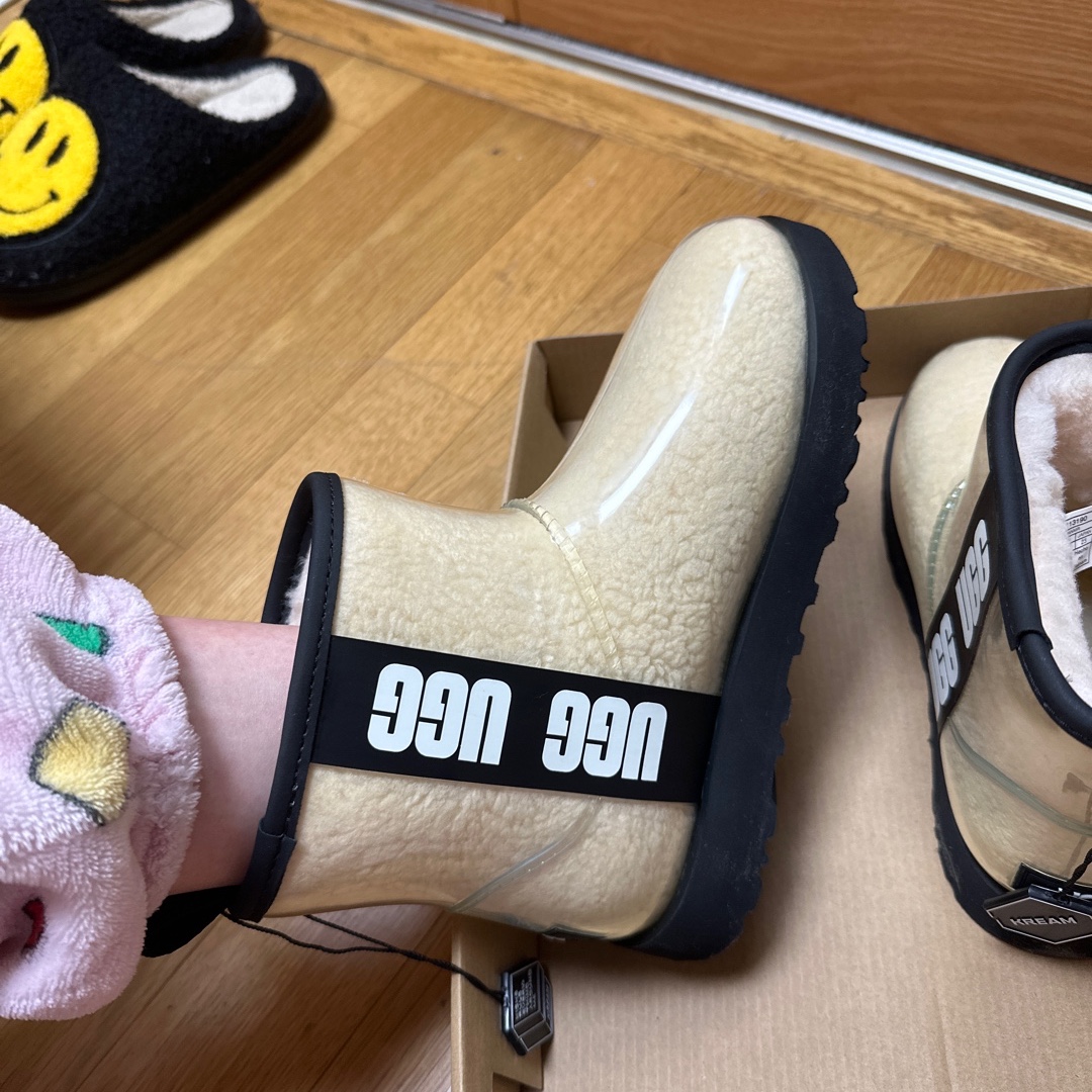 (W) UGG Classic Clear Mini Boots Natural Black 착용 스타일