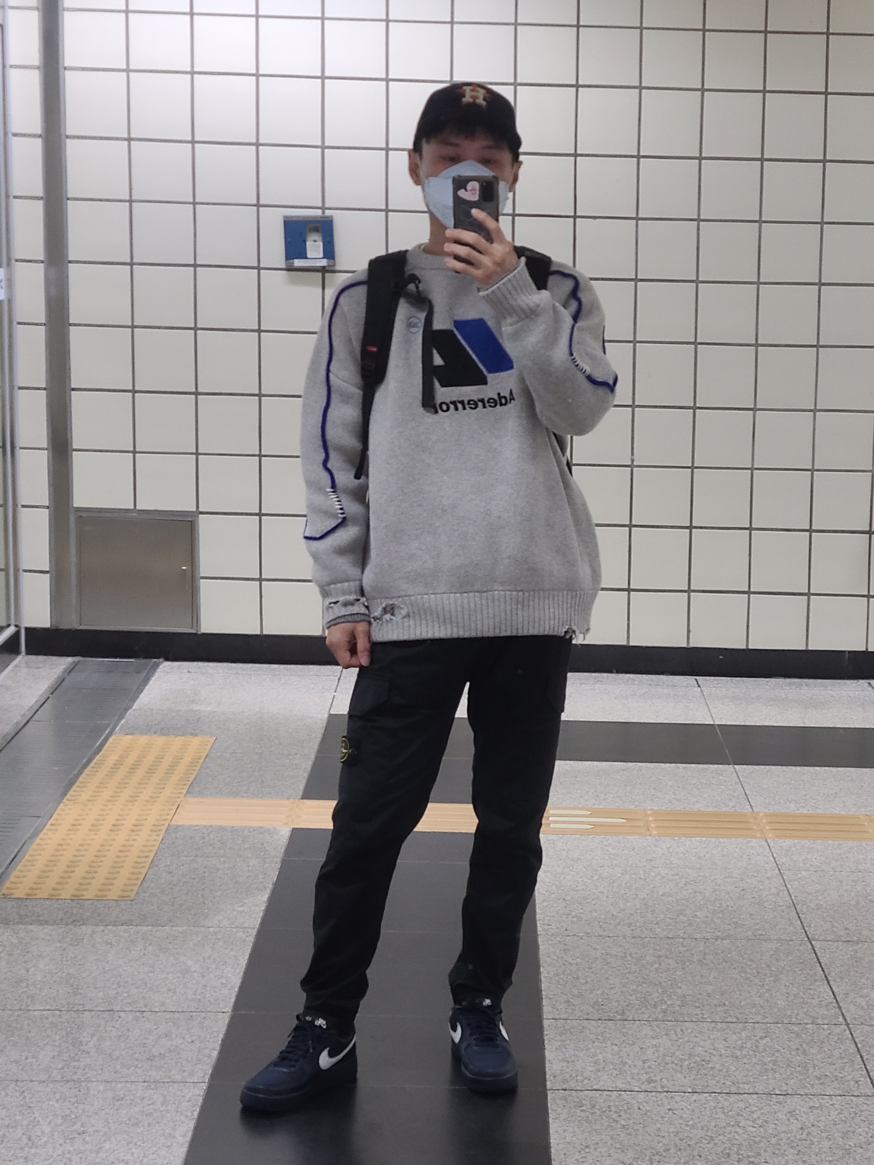 Zara x Ader Error Oversize Sweater Grey 착용 스타일