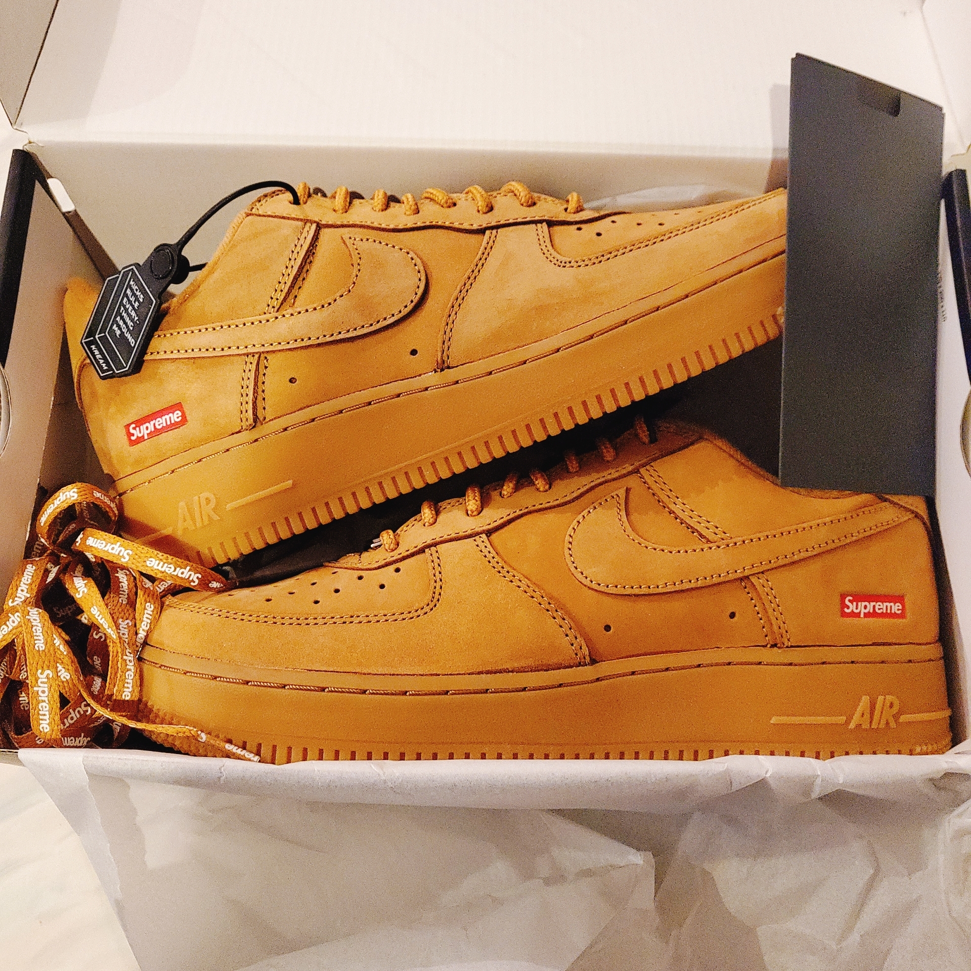 Nike x Supreme Air Force 1 Low Flax 착용 스타일