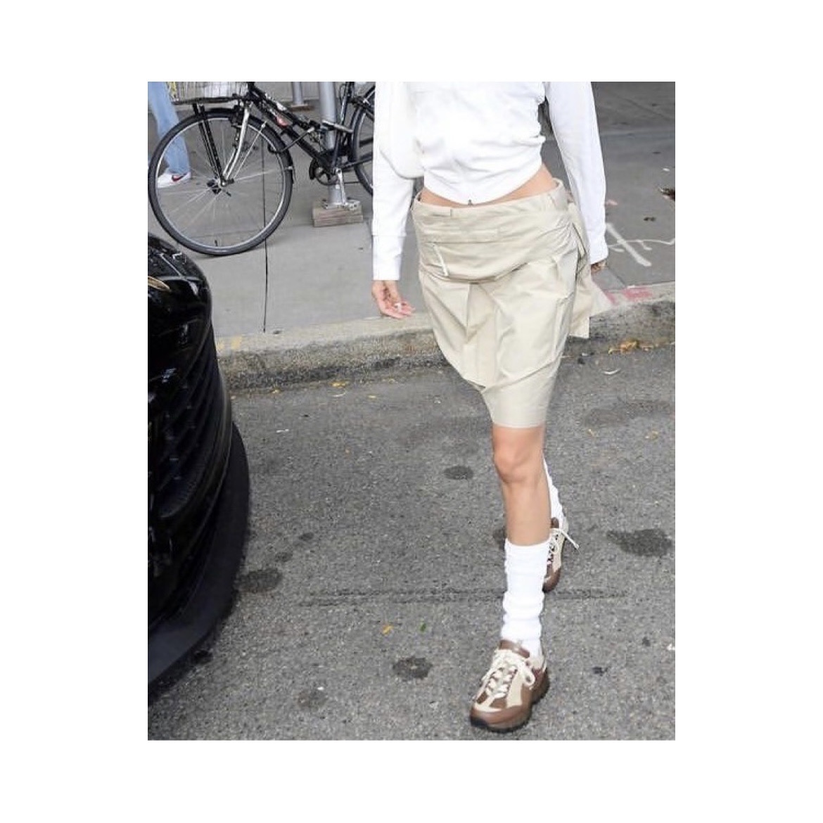 Nike x Jacquemus Air Humara LX Ale Brown and Gold 착용 스타일 - 2