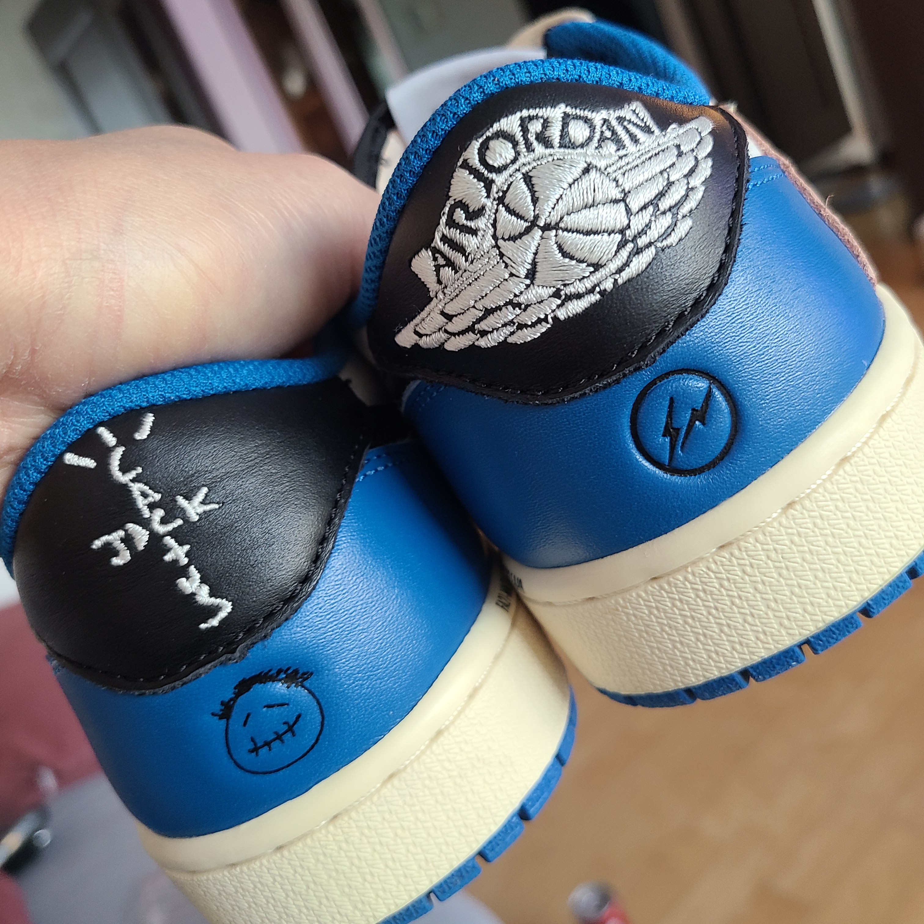 Jordan 1 x Travis Scott x Fragment Retro Low OG SP Military Blue, Jordan 1 x Travis Scott Retro Low OG SP Sail and Ridgerock 착용 스타일 - 2