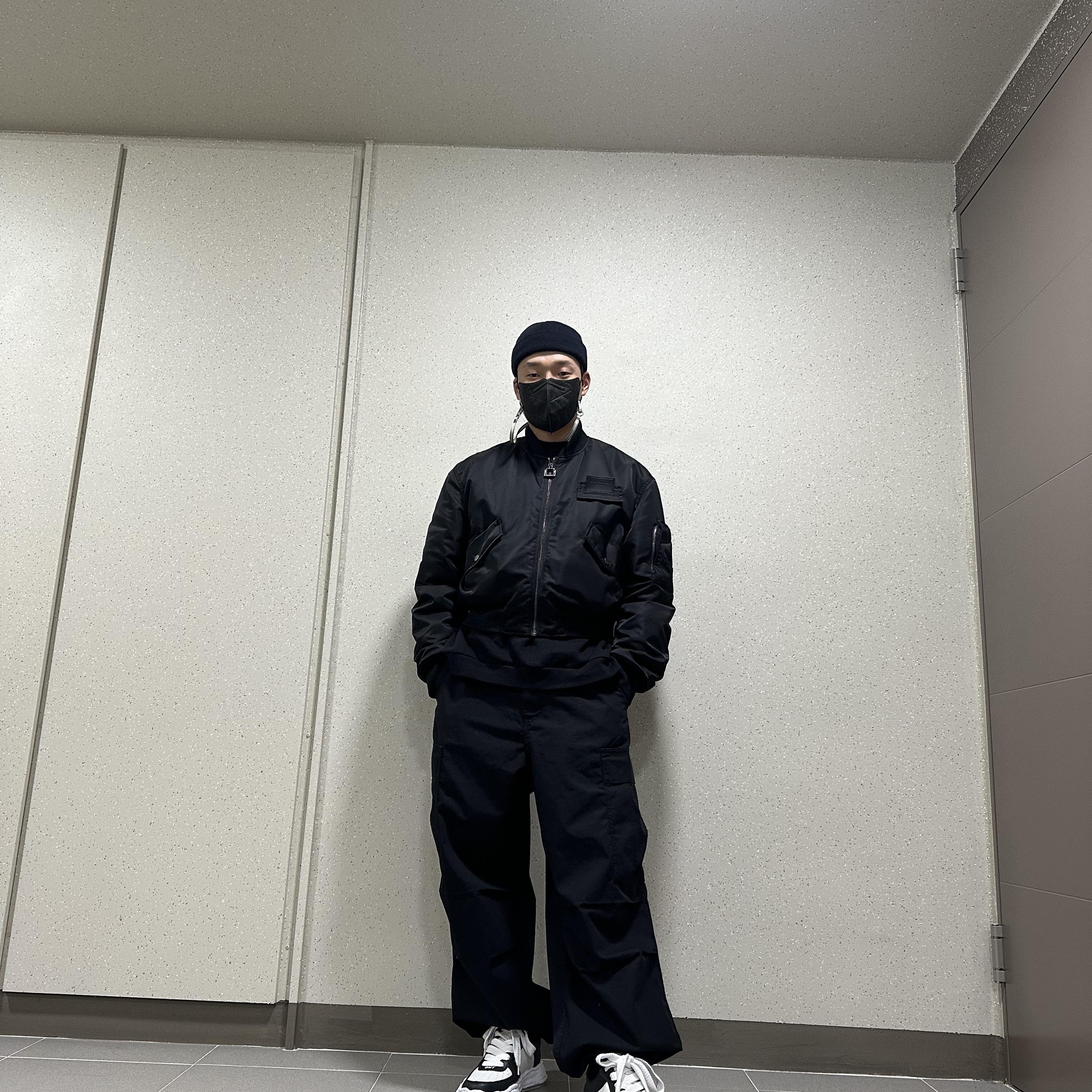 Maison Mihara Yasuhiro Wayne OG Sole Leather Low-top Sneakers Black White, Wooyoungmi Back Logo MA-1 Black - 22FW 착용 스타일 - 1