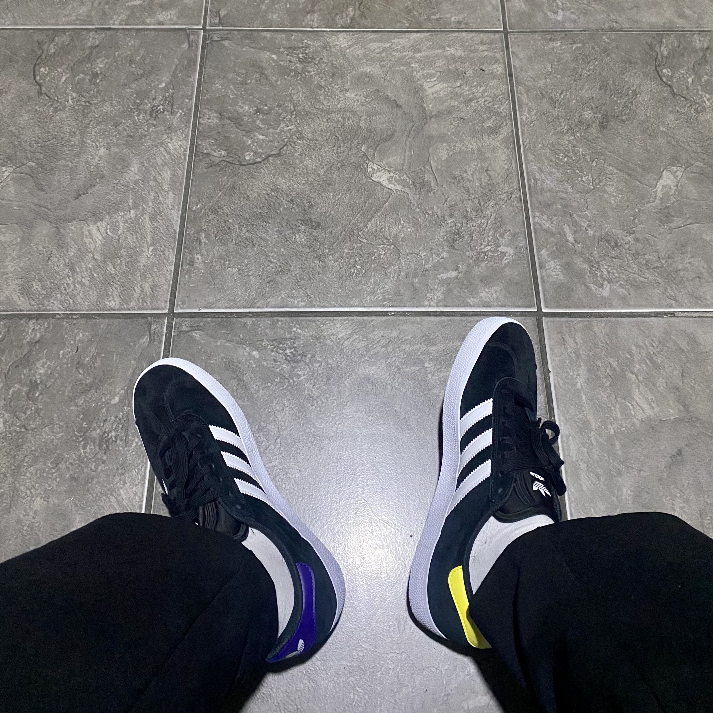 Adidas Gazelle ADV Core Black White 착용 스타일