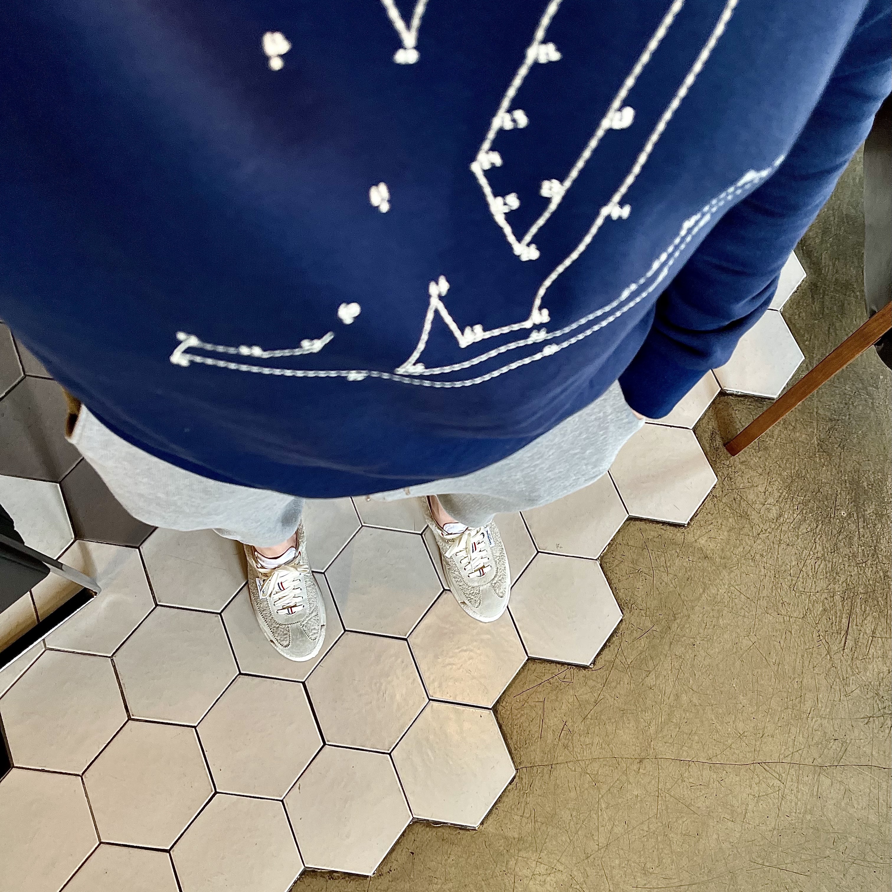 Louis Vuitton Multi Signature Crewneck Black, (W) Thom Browne Nylon Tech Runner White Grey 착용 스타일