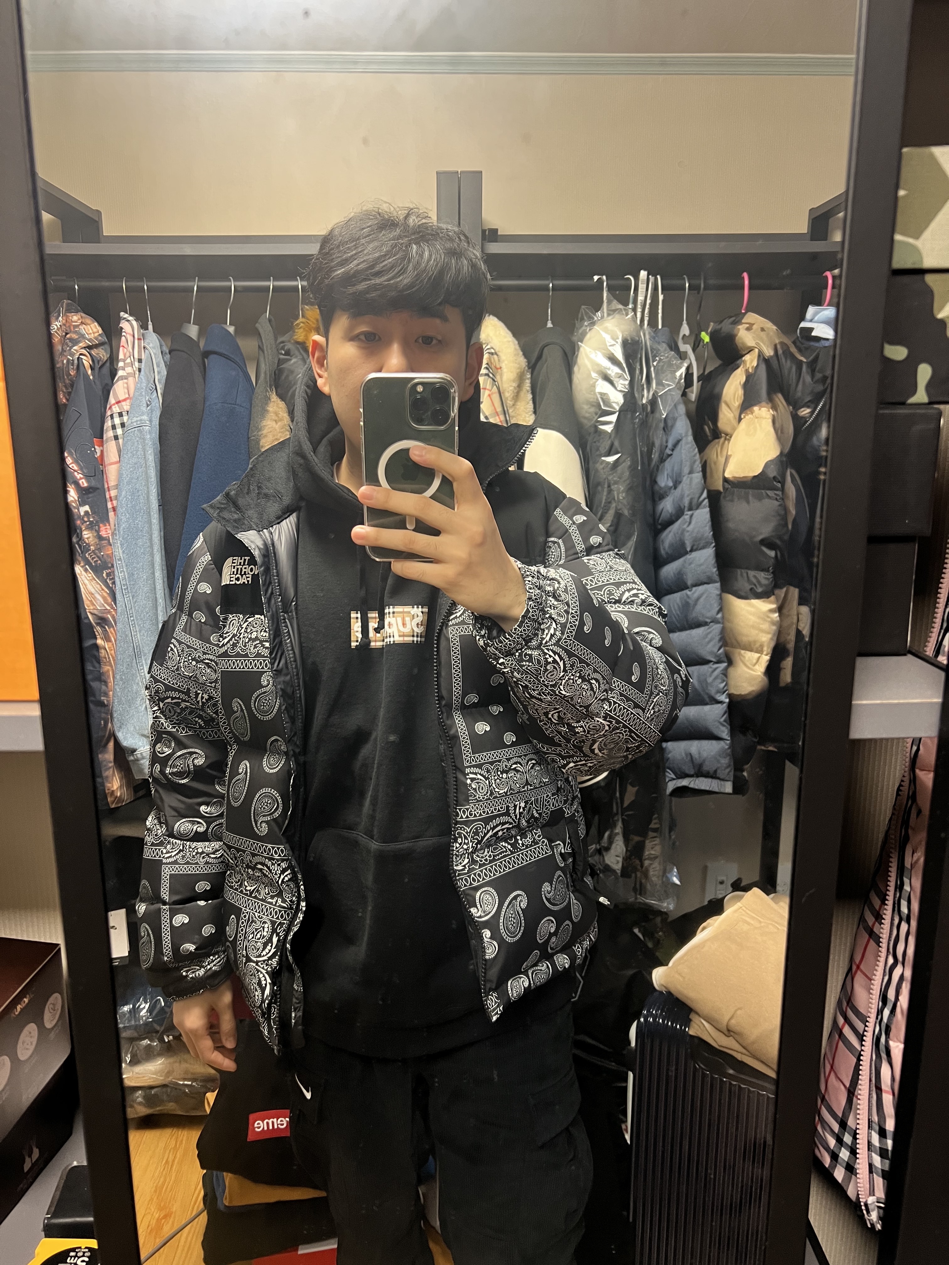 The North Face Nuptse Down Jacket Black, Supreme x Burberry Box Logo Hooded Sweatshirt Black - 22SS 착용 스타일 - 1