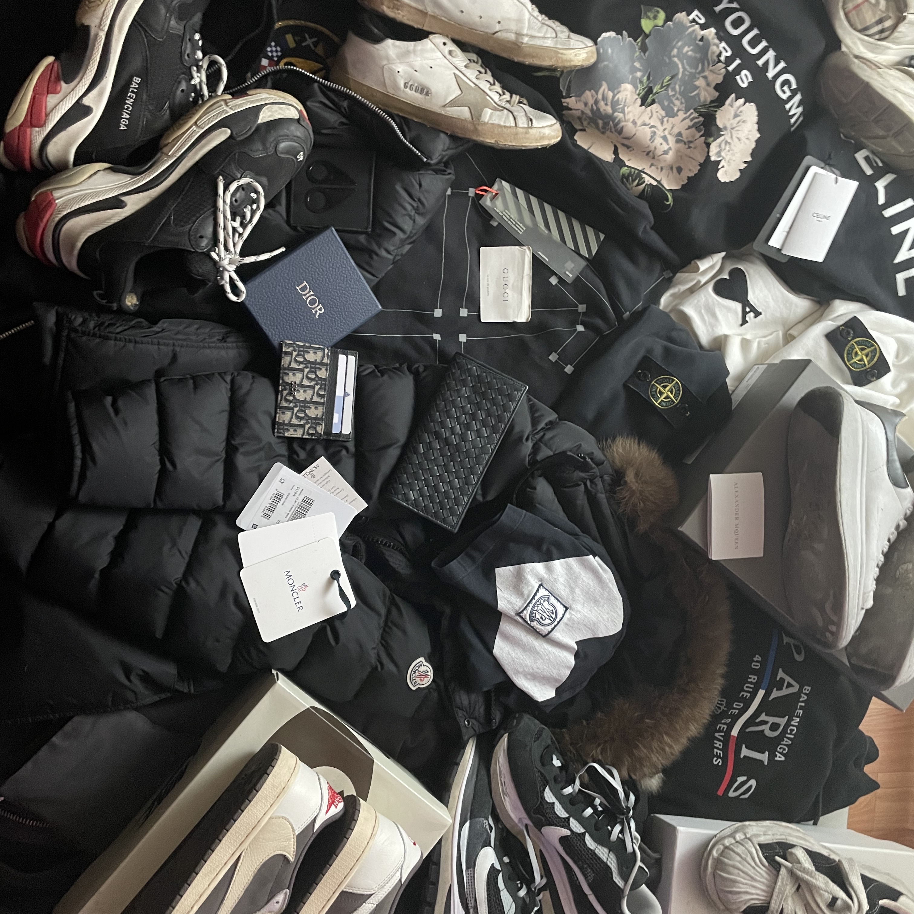 (W) Balenciaga Triple S Trainer Black White Red, Golden Goose Superstar White Black Heel Tab Sneakers 착용 스타일
