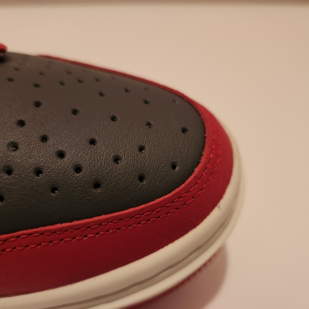 (W) Jordan 1 Elevate Low Dark Grey Varsity Red 착용 스타일 - 3