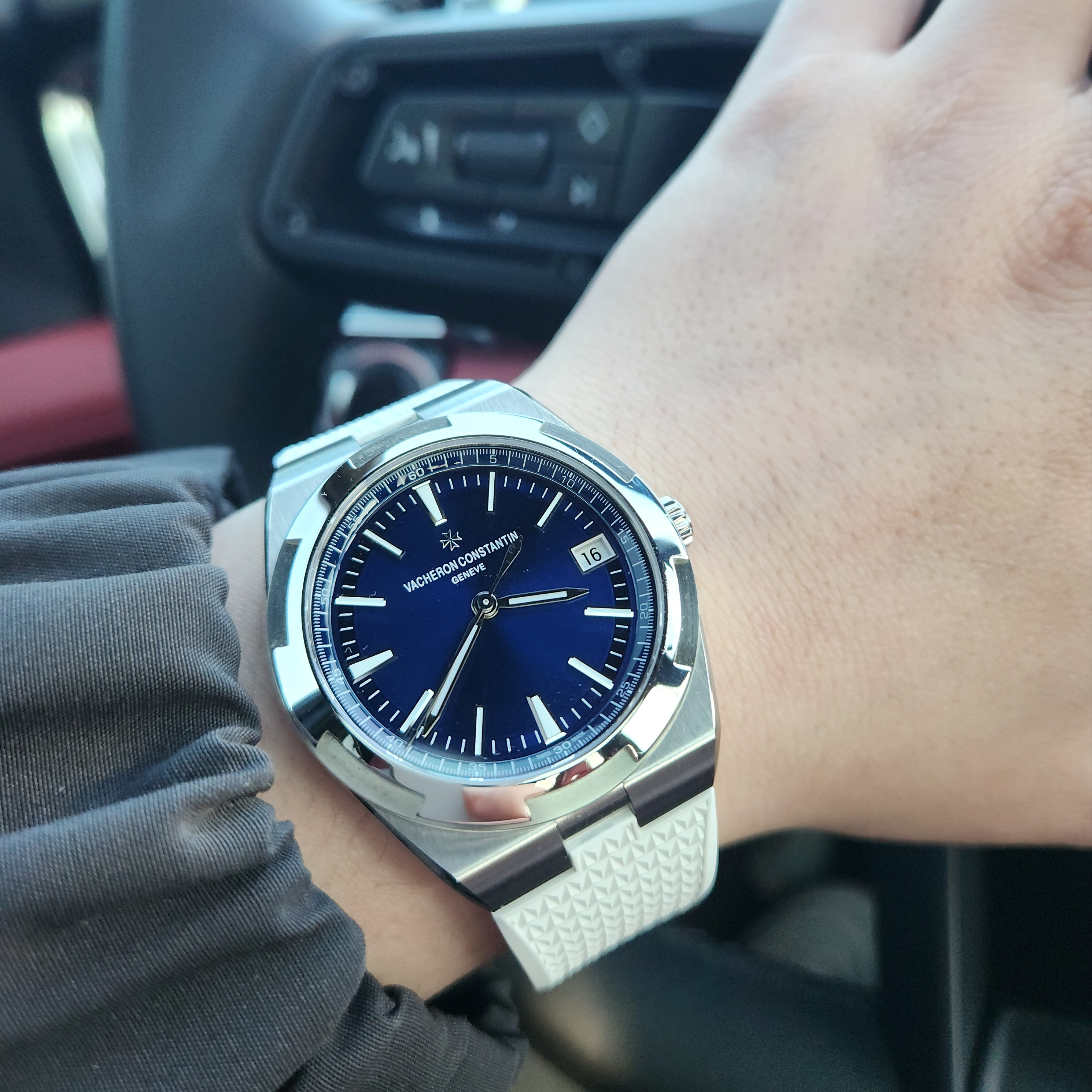 Vacheron Constantin Overseas 41mm Caliber 5100 Steel Blue 착용 스타일